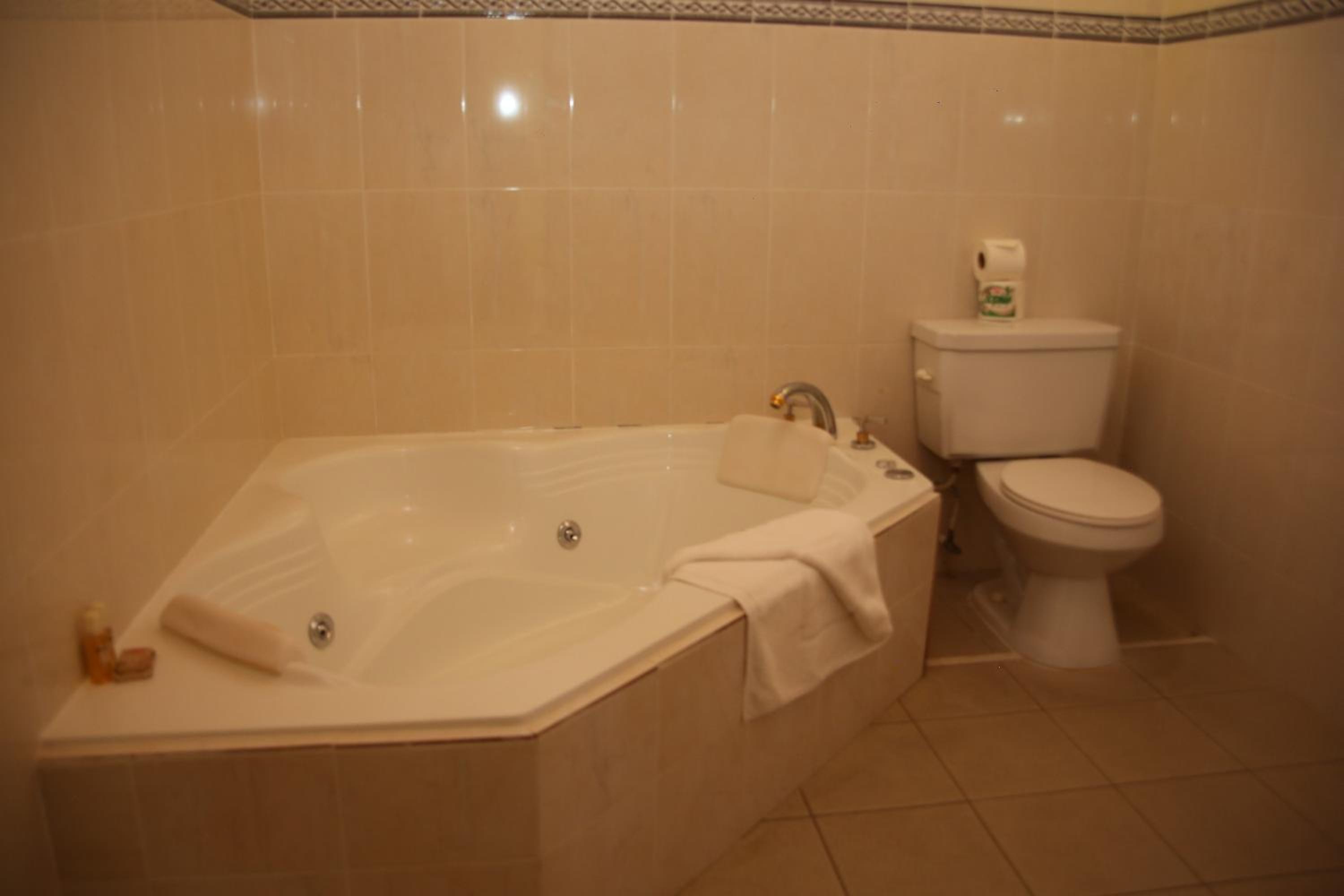 Charela Inn Hotel 6