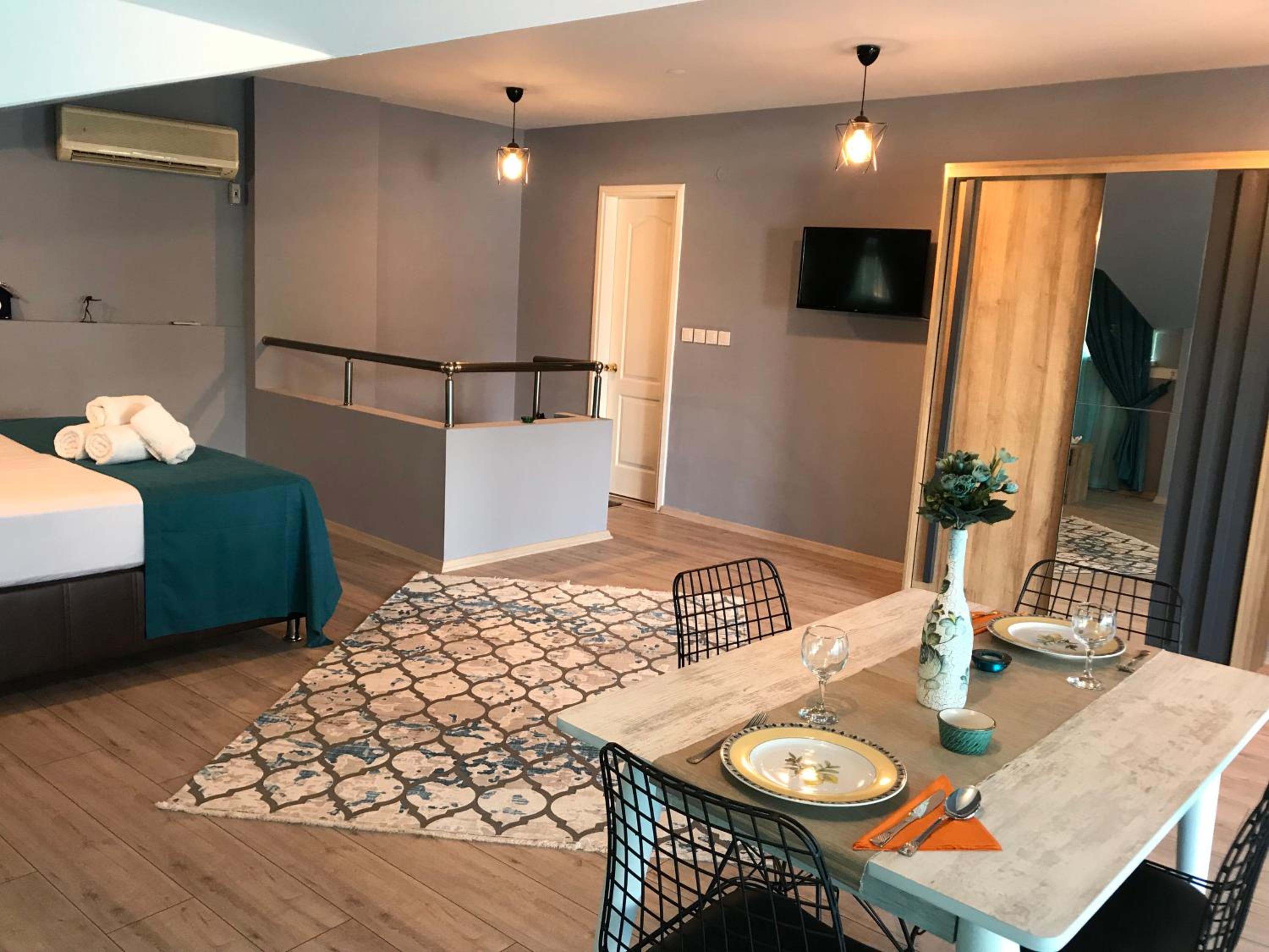 Sirena's Suites