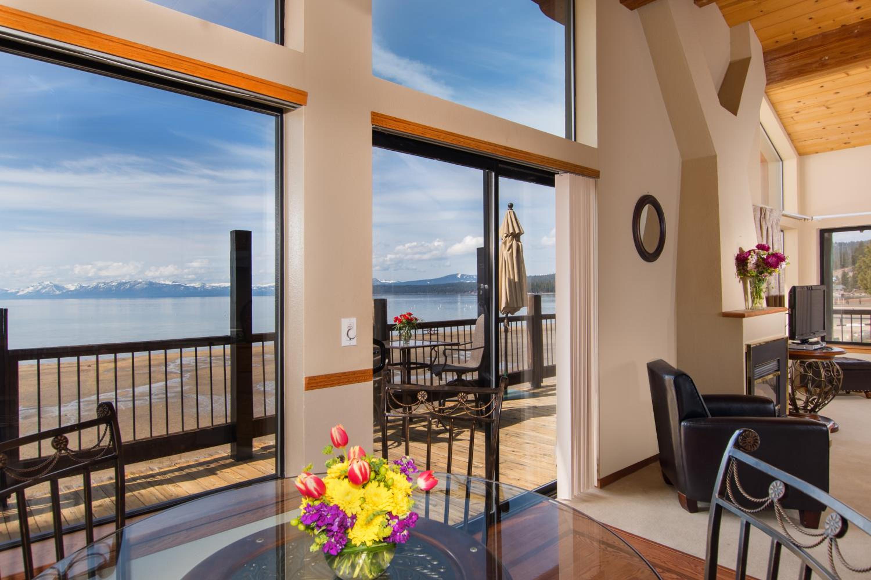 Mourelatos Lakeshore Resort - Property Image 6