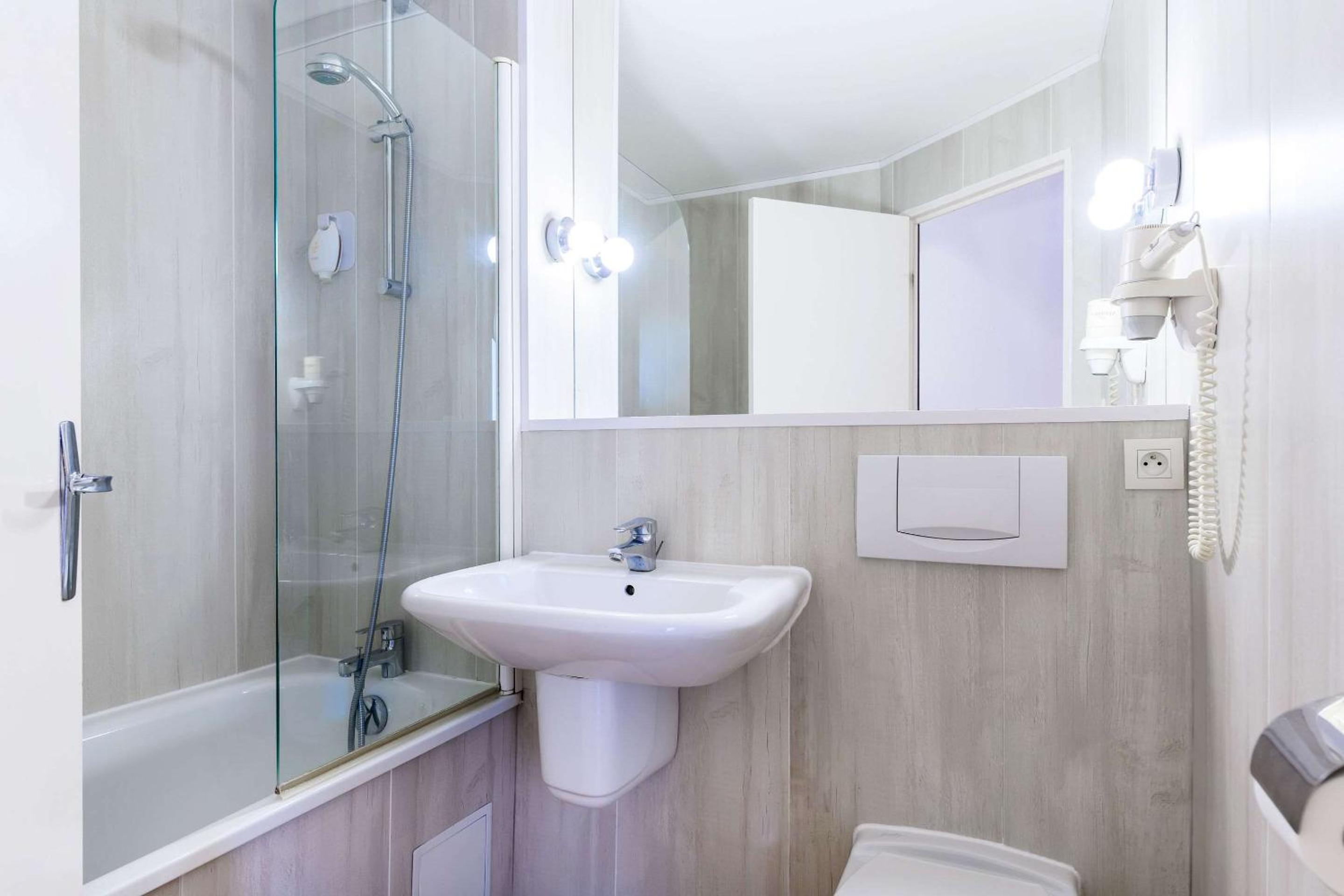 Evreux Vacations - Comfort Hotel Evreux - Property Image 9