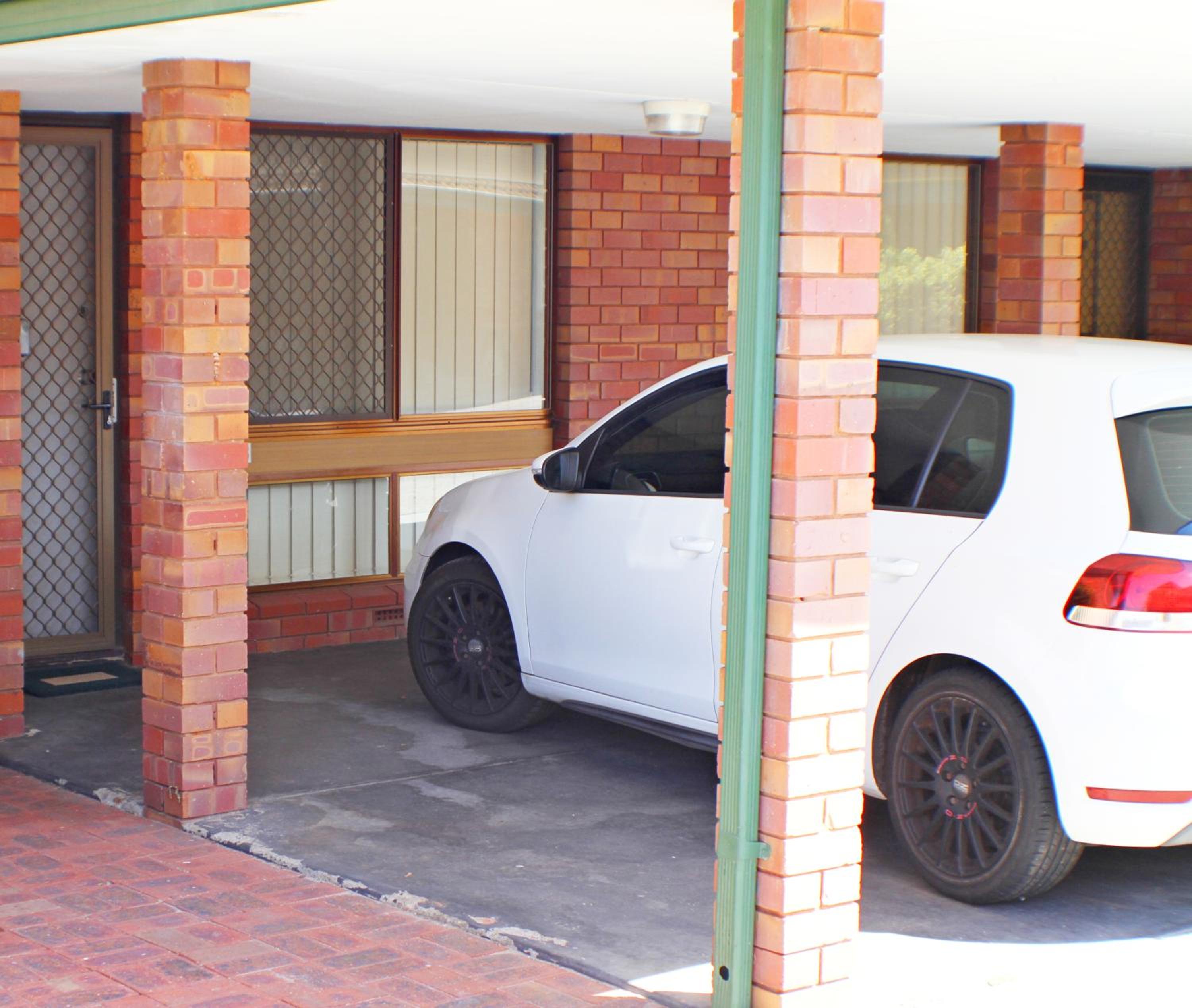 Fully Airconditioned Geraldton Holiday Unit with free Streaming view 2