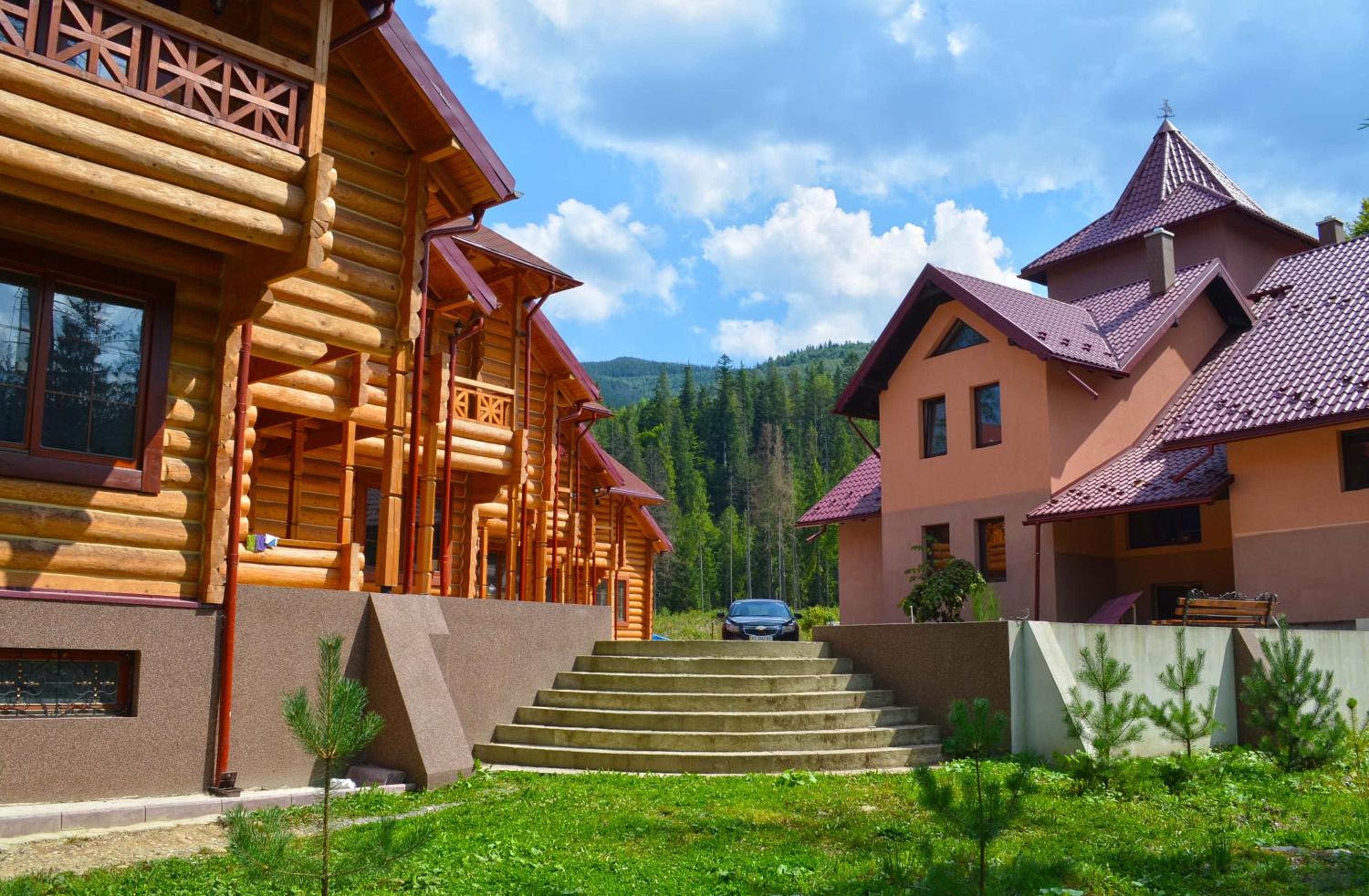 Knyazhyi Dvir view 4