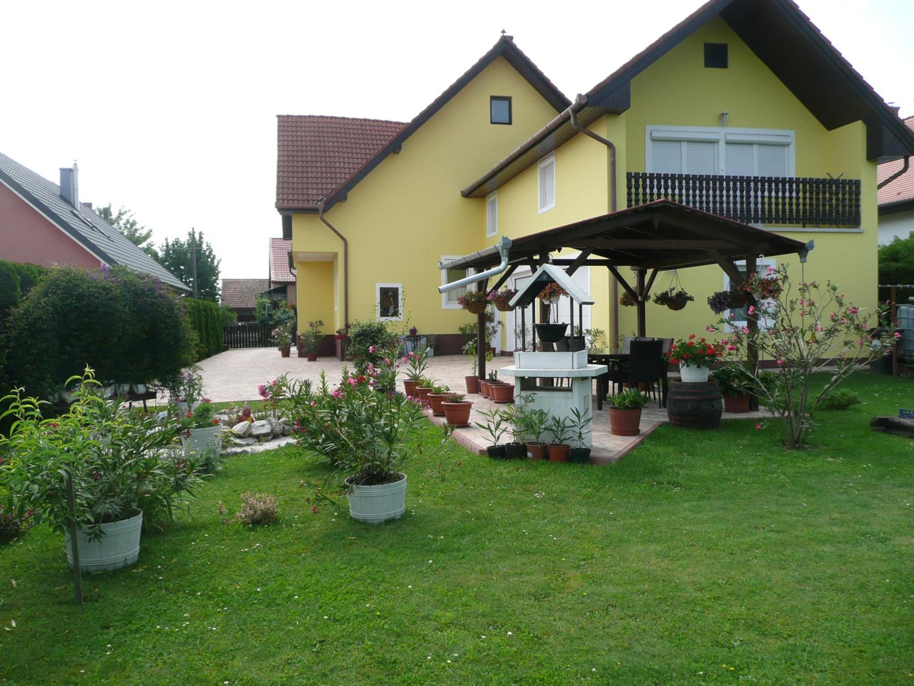 Zsuzsi Vendégház view 3