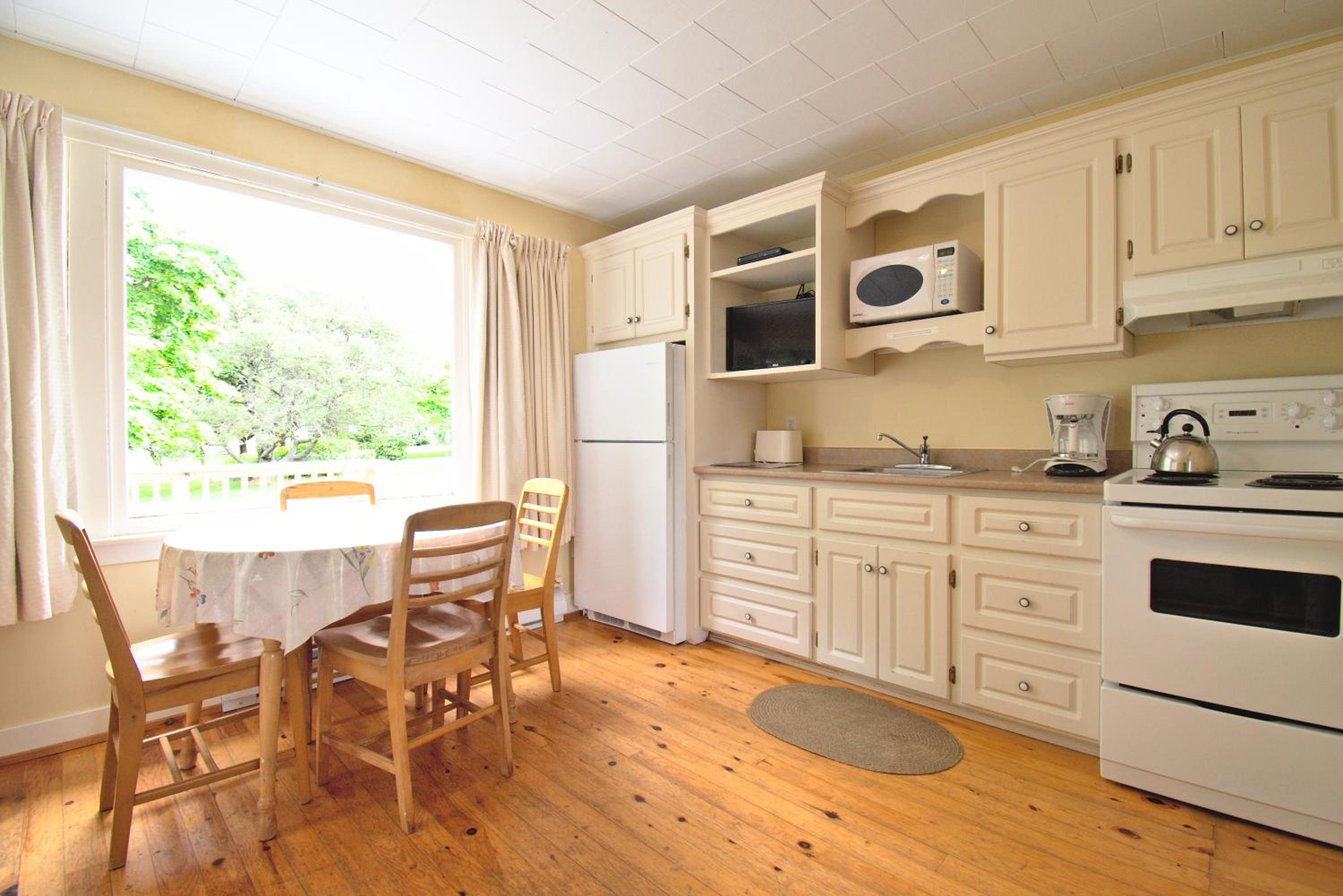 Lakeview Lodge and Cottages