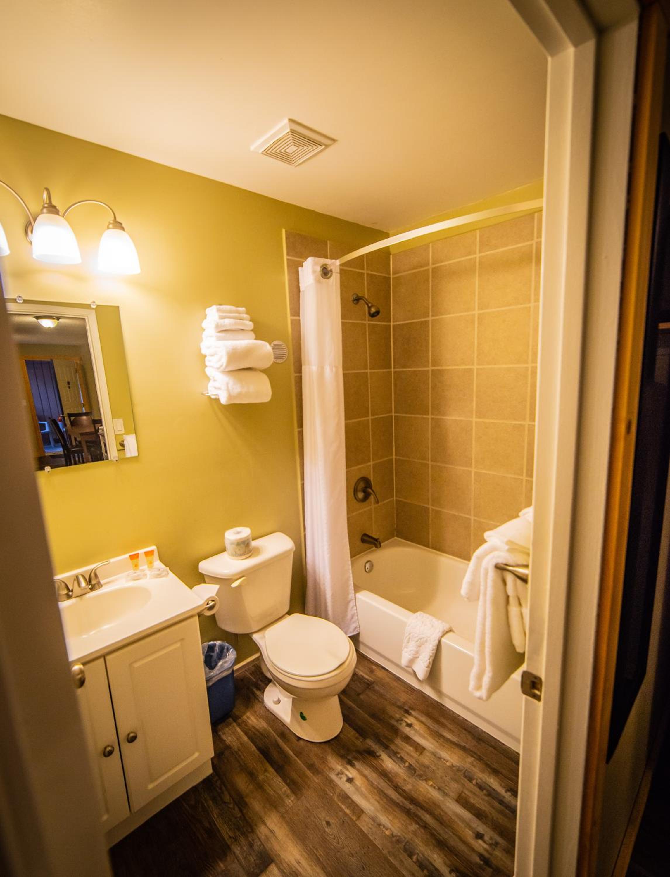 Alpine Inn & Suites