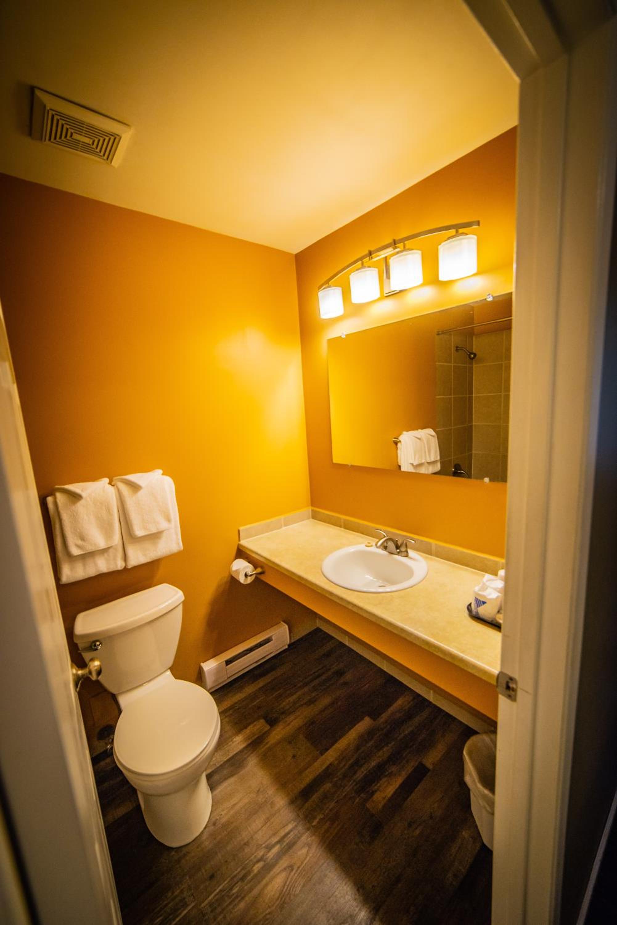 Alpine Inn & Suites