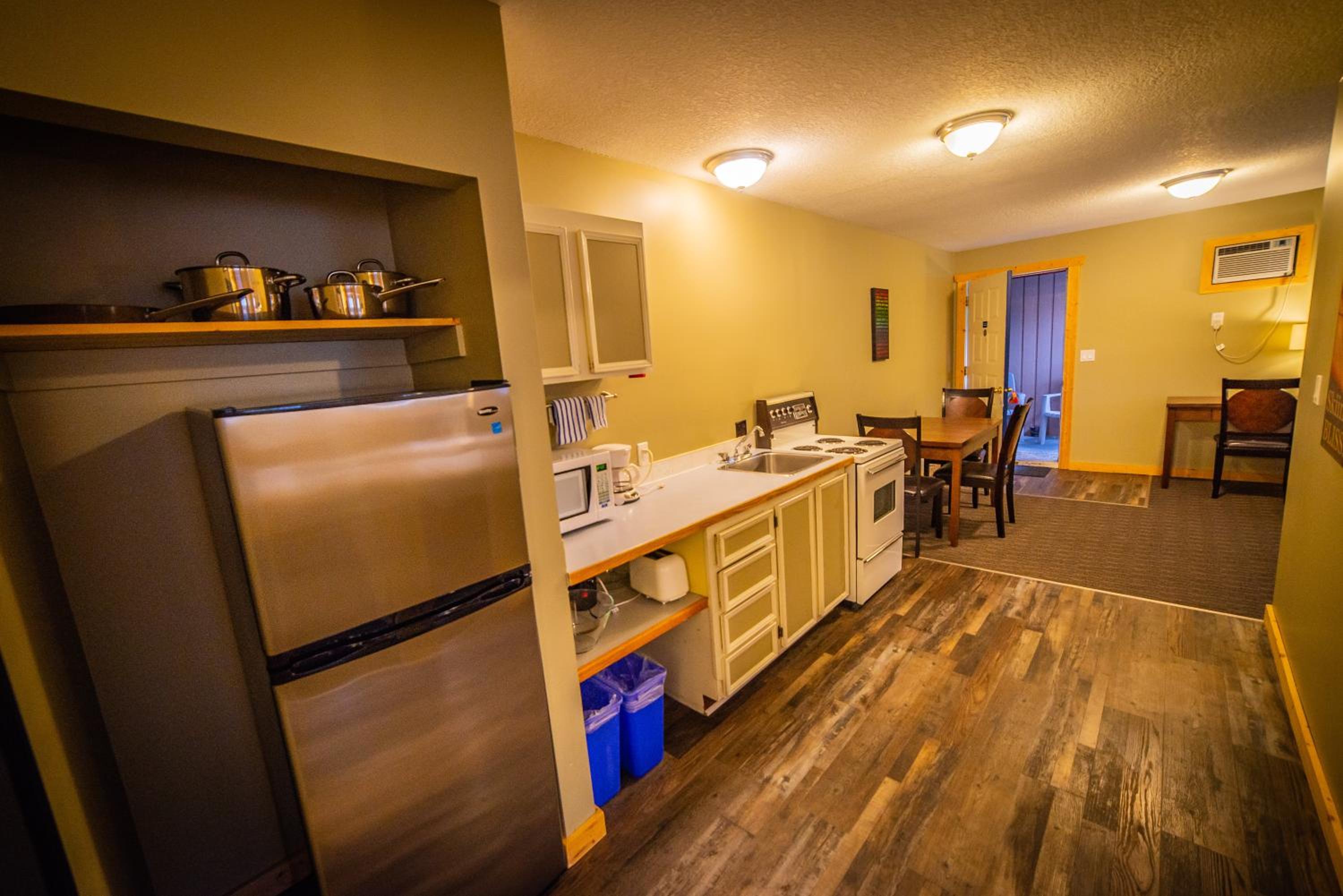 Alpine Inn & Suites