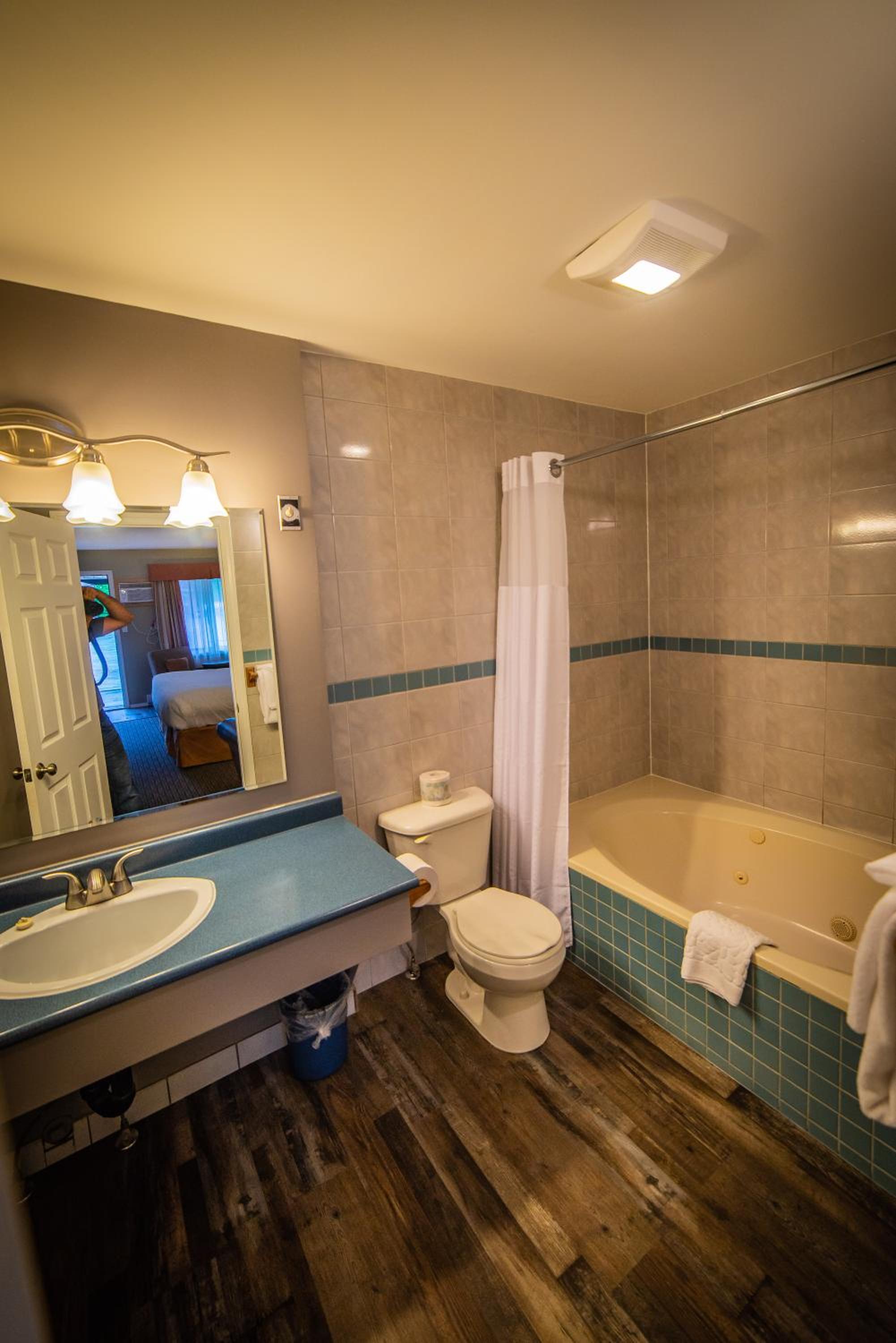 Alpine Inn & Suites