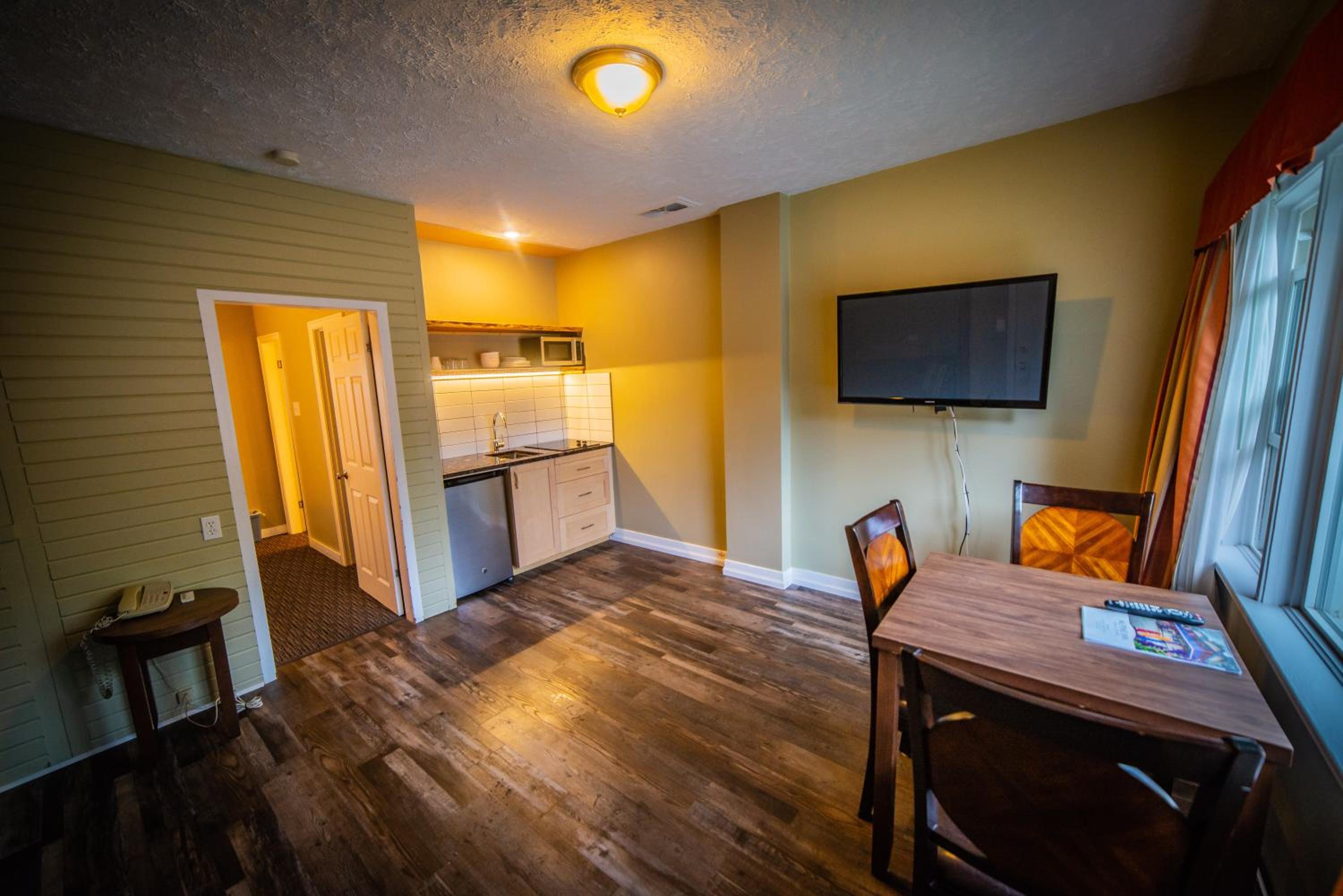 Alpine Inn & Suites