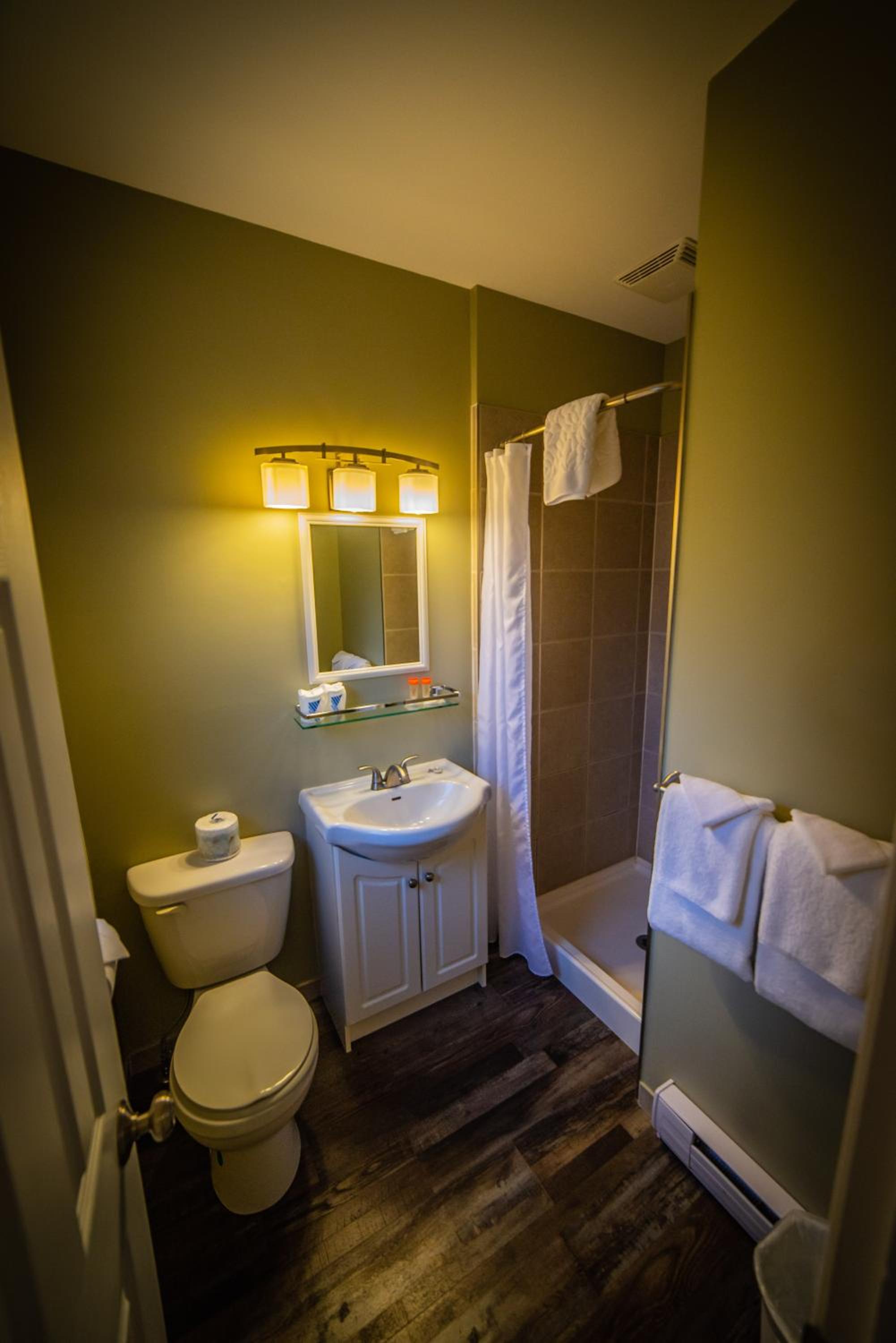 Alpine Inn & Suites