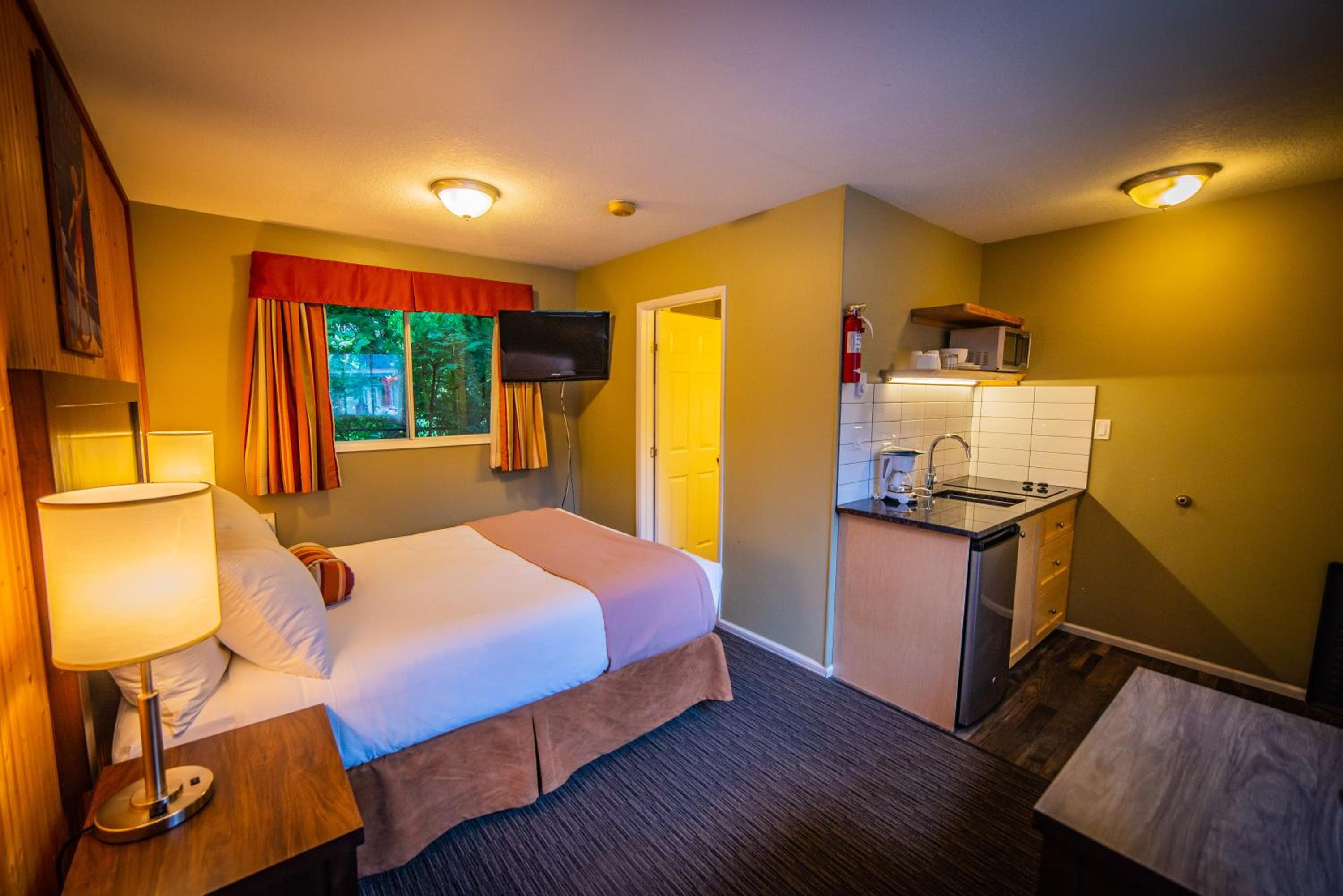 Alpine Inn & Suites