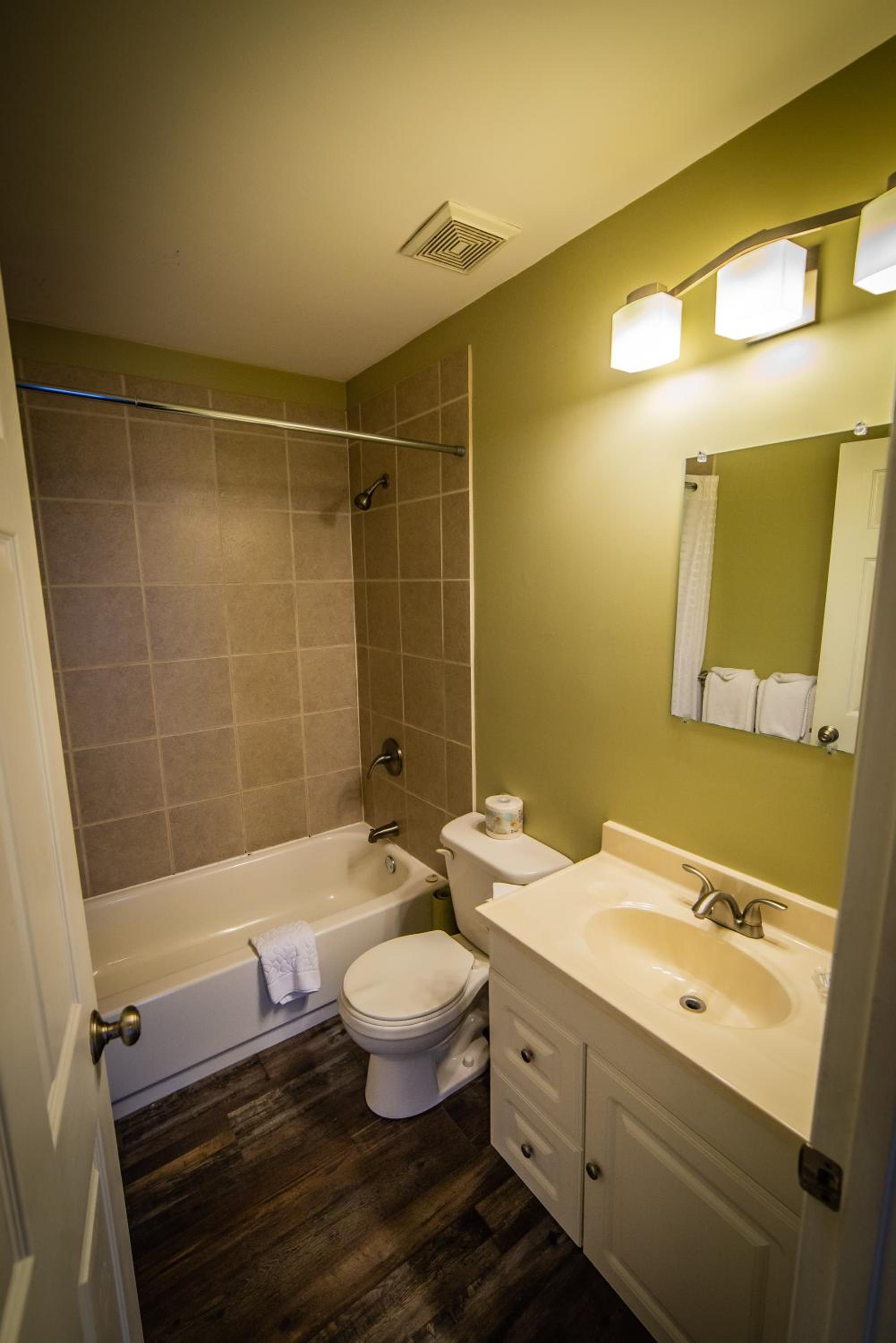 Alpine Inn & Suites