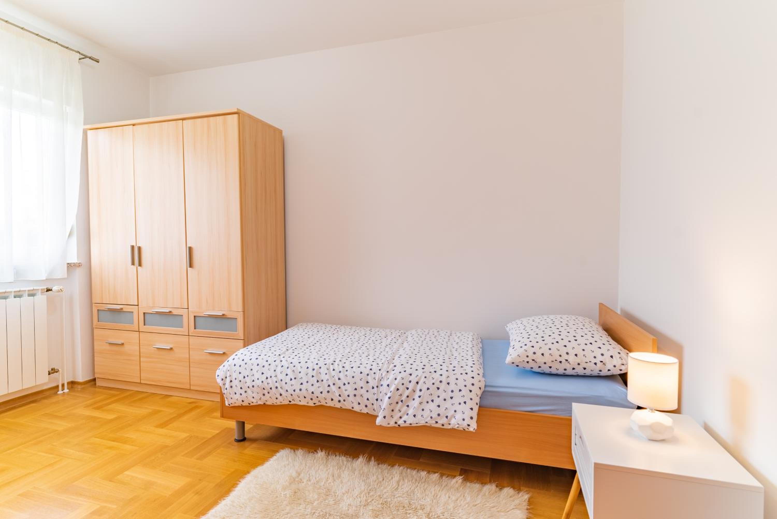 Big 4 bedroom apartment with private parking view 4