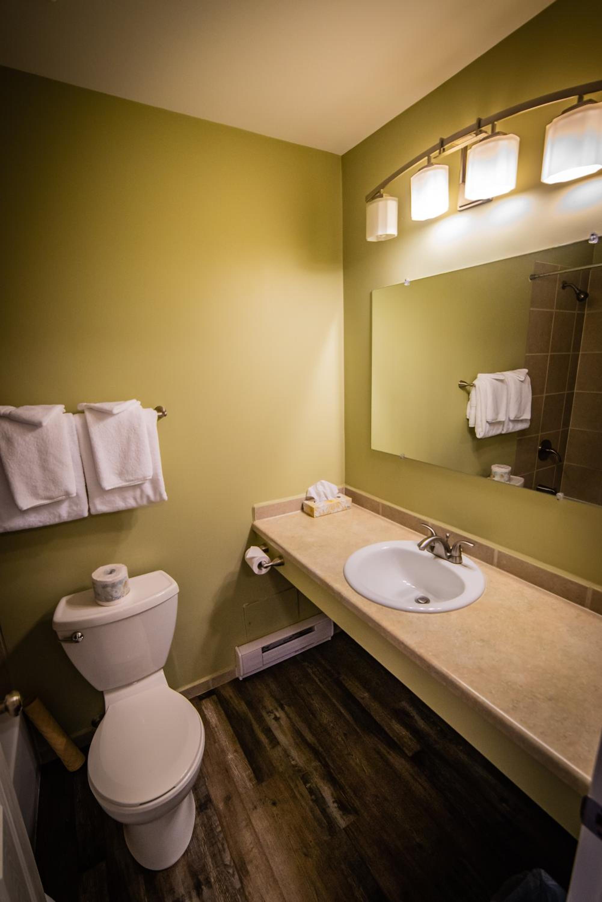 Alpine Inn & Suites