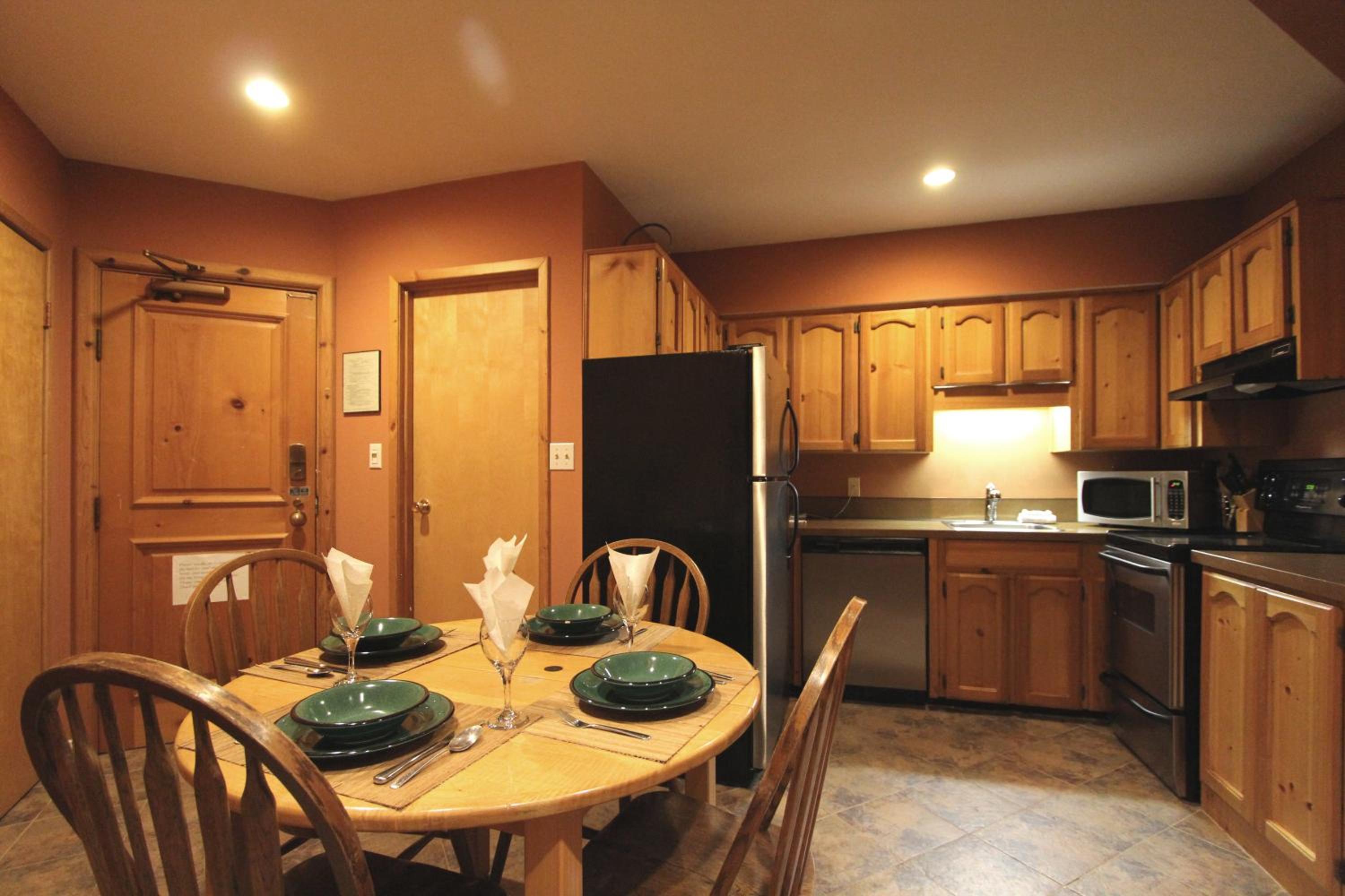 Rainbow Suites by Whistler Retreats view 3