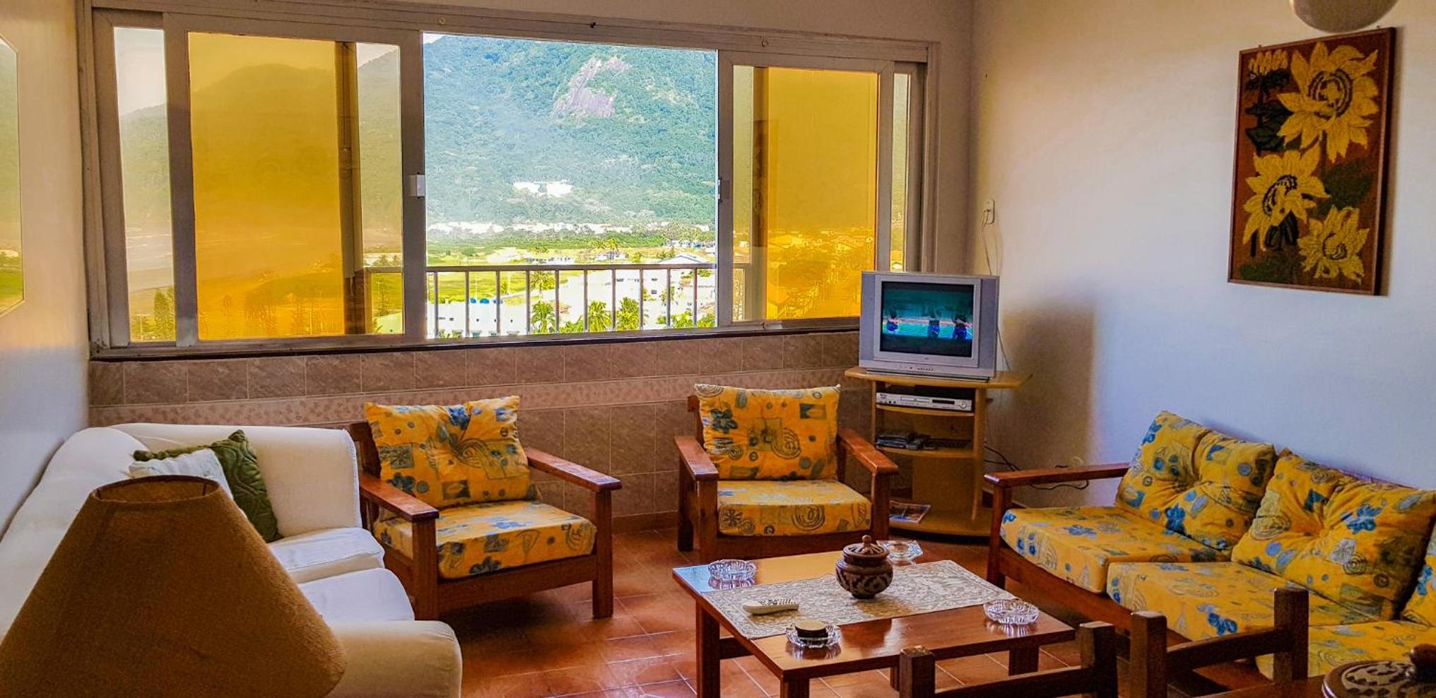 APARTAMENTO EM FRENTE A PRAIA