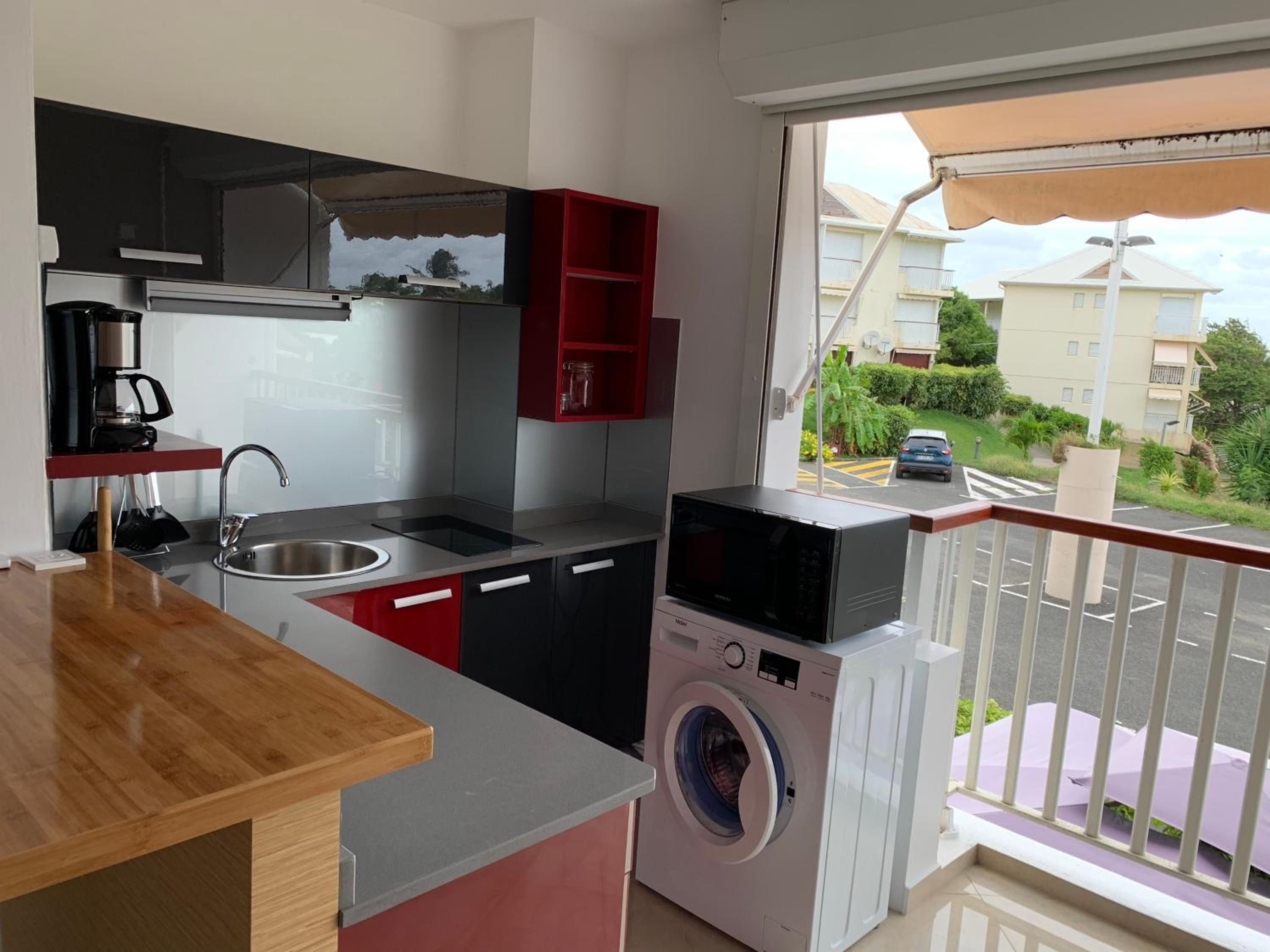 Studio ds résidence sécurisée avec vue & accès à la mer .