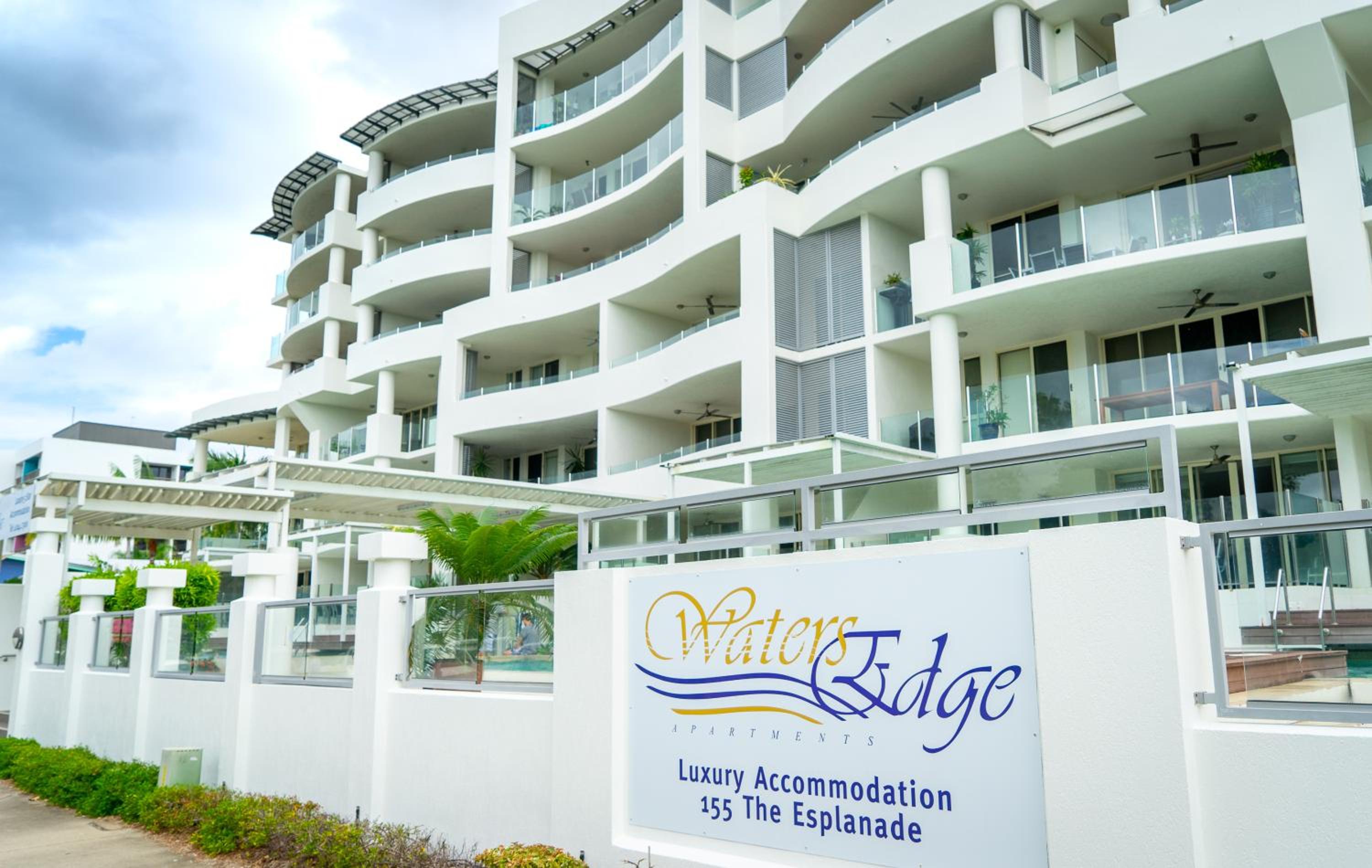 Hotel Waters Edge Apartment Cairns - Image 1