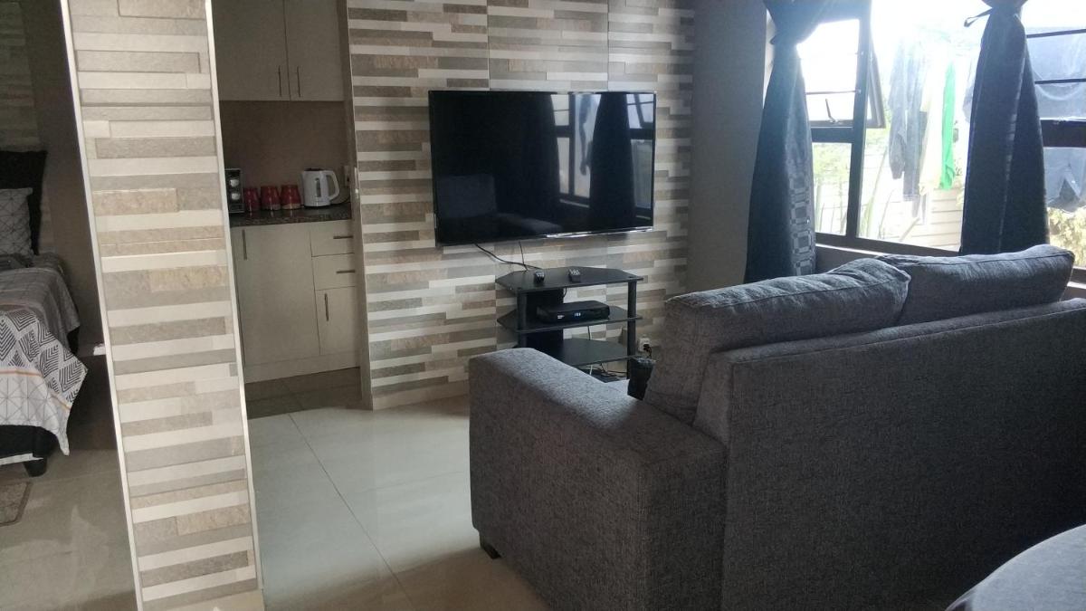 Bluff Marine Drive Self Catering Cottage A, Durban, photo 5 of 13