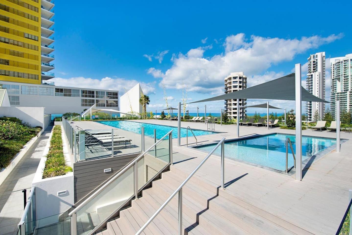 Beachfront on Oasis Centre, Air on Broadbeach 1503