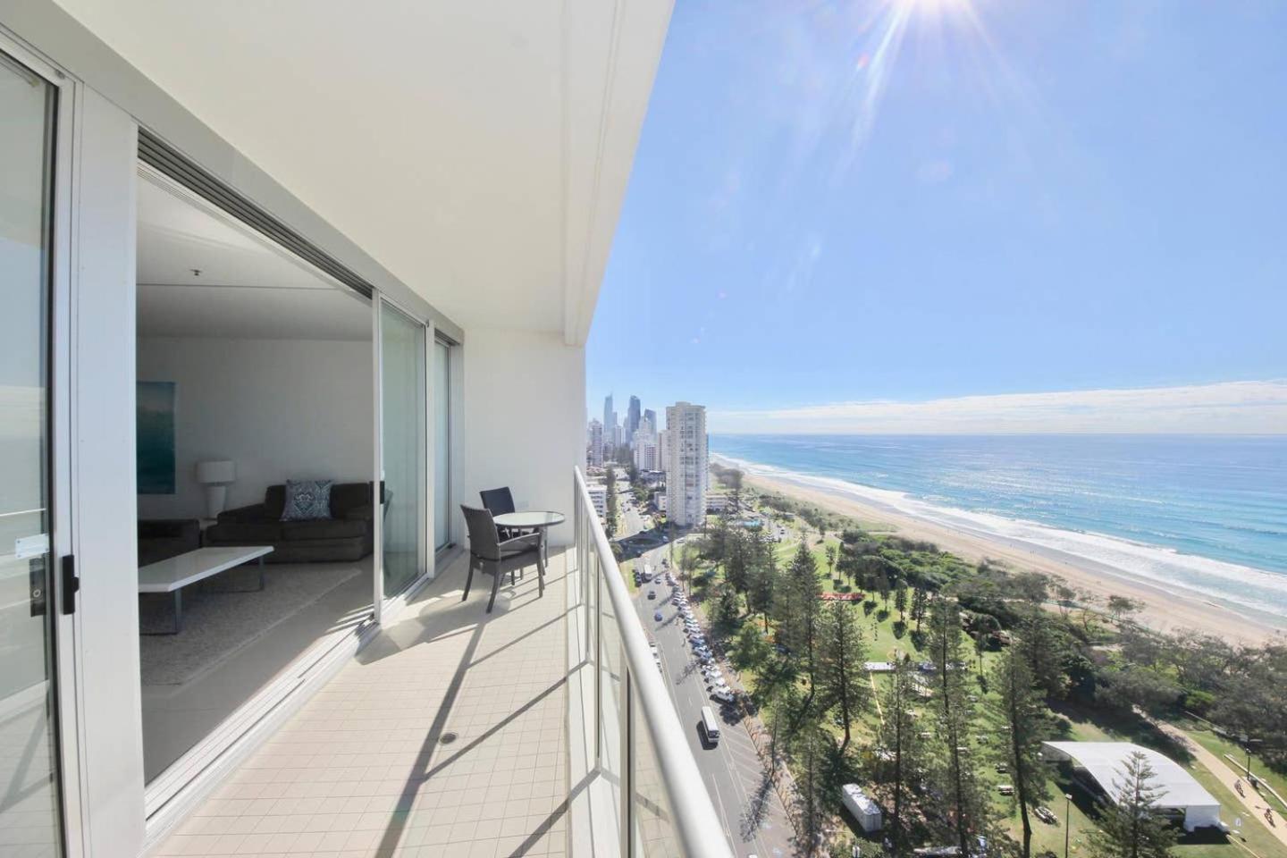 Beachfront on Oasis Centre, Air on Broadbeach 1503