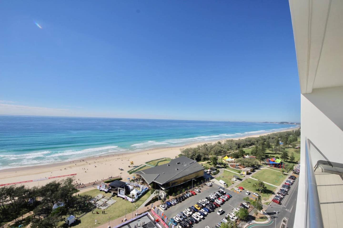 Beachfront on Oasis Centre, Air on Broadbeach 1503