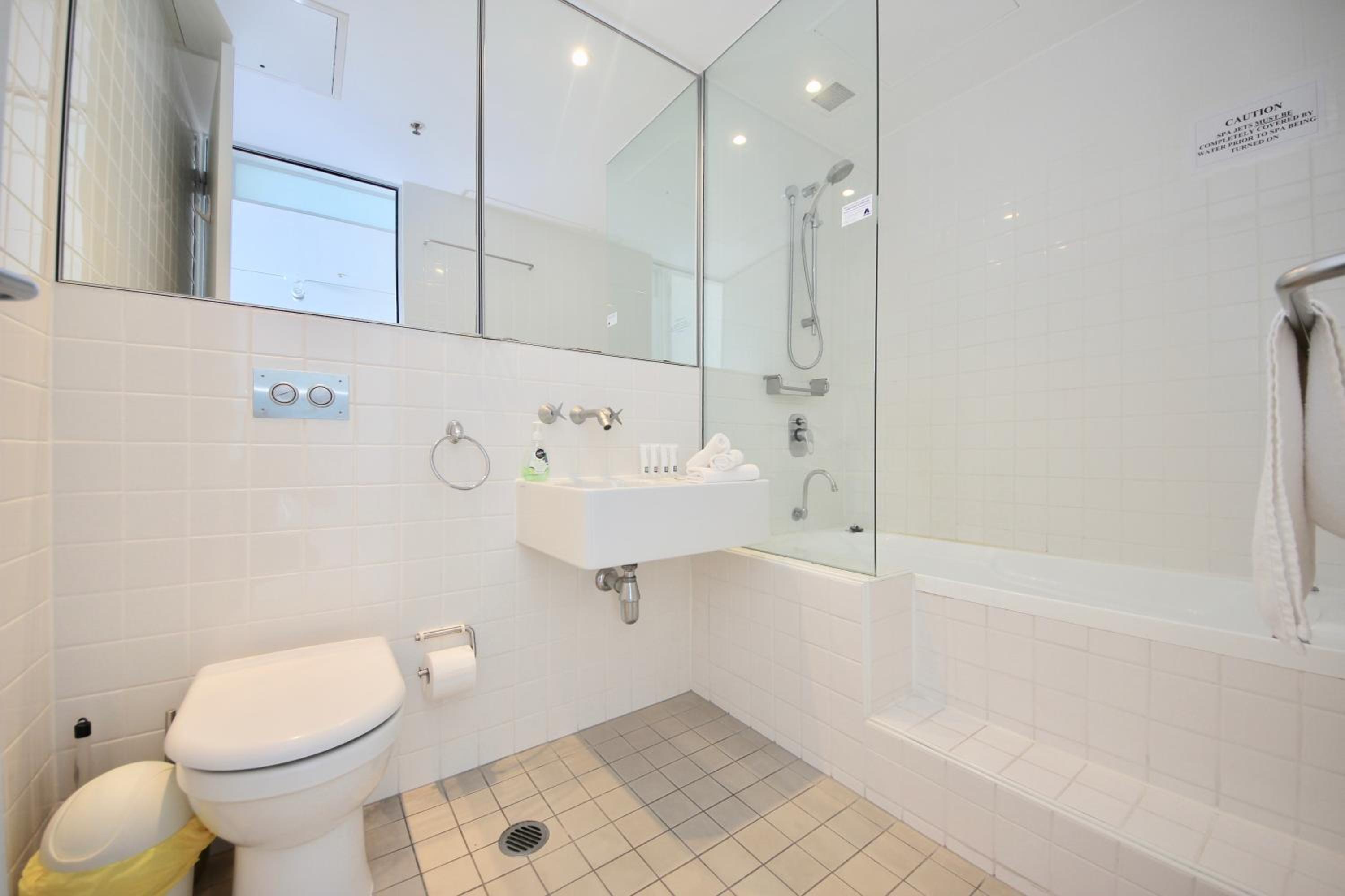 Beachfront on Oasis Centre, Air on Broadbeach 1503