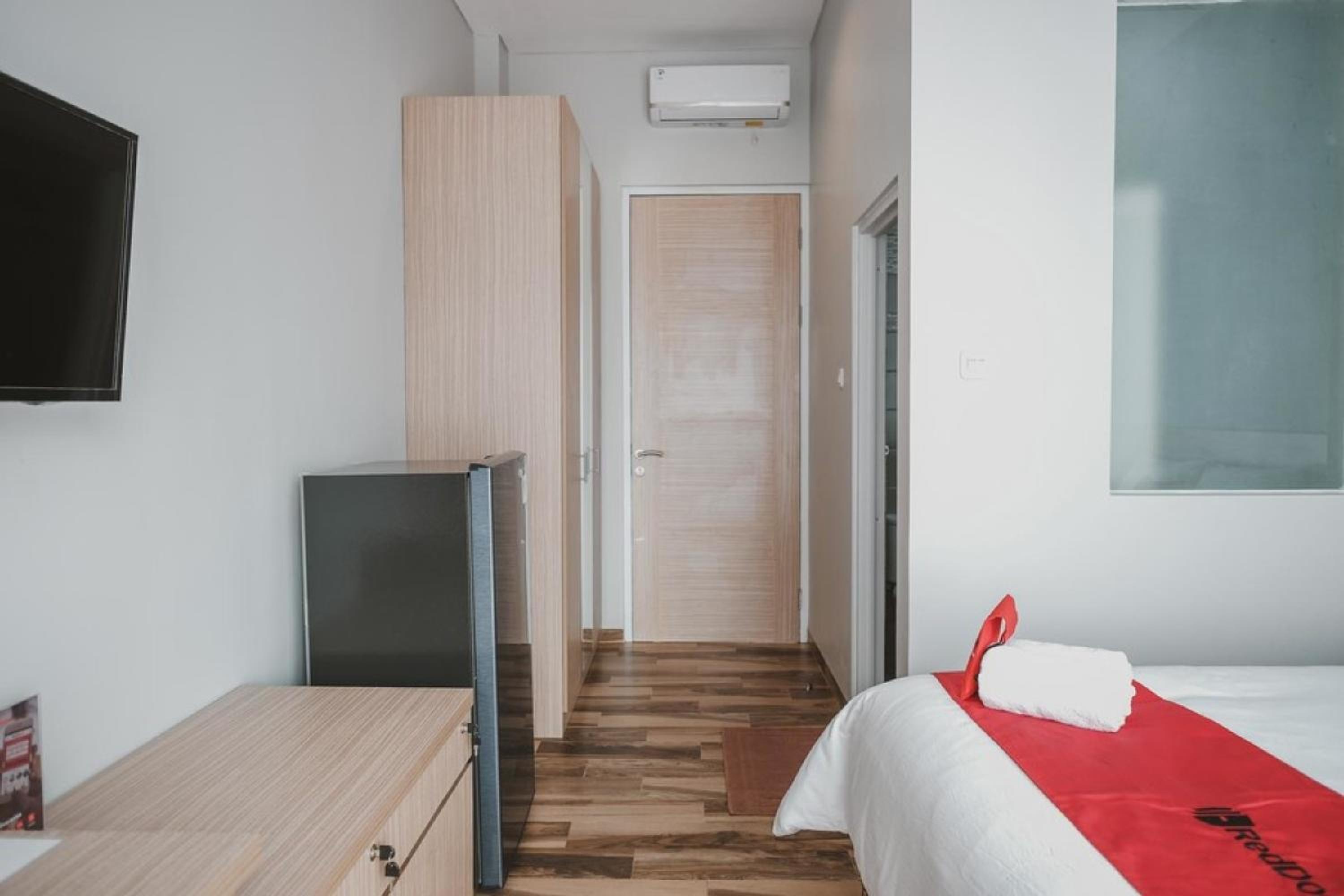 Reddoorz Plus @ Karet Pedurenan 3