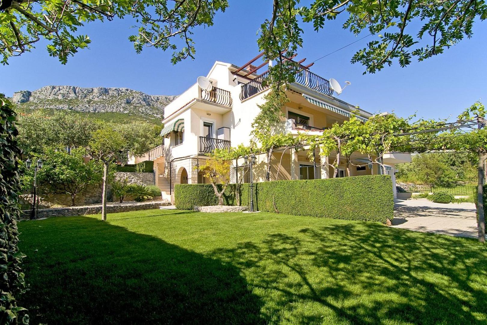 Hotel Villa Paula with 7 bedrooms, heated 36sqm private pool, Jacuzzi, Gym and sea views - Image 1