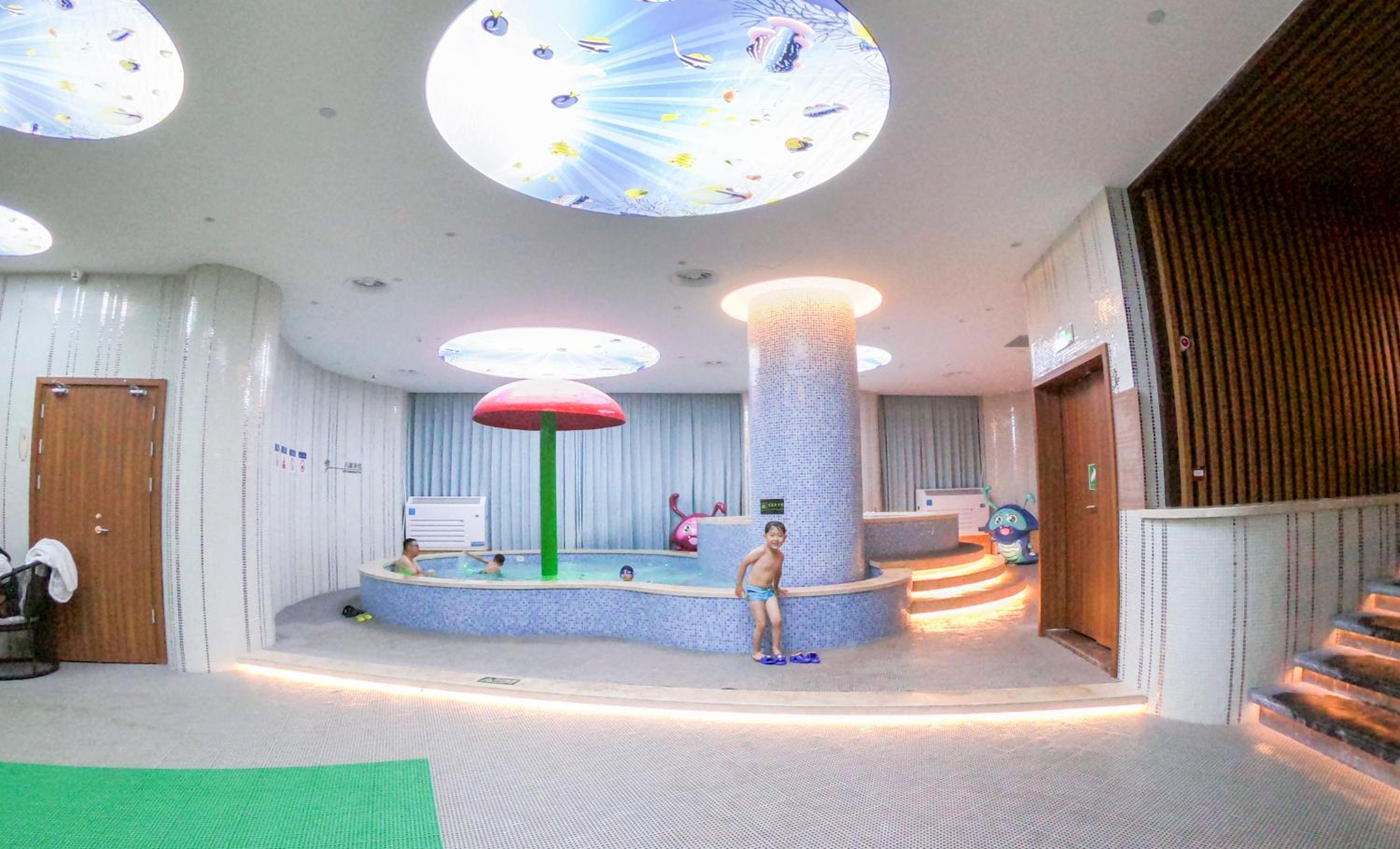 Ramada Plaza Fuxian Lake