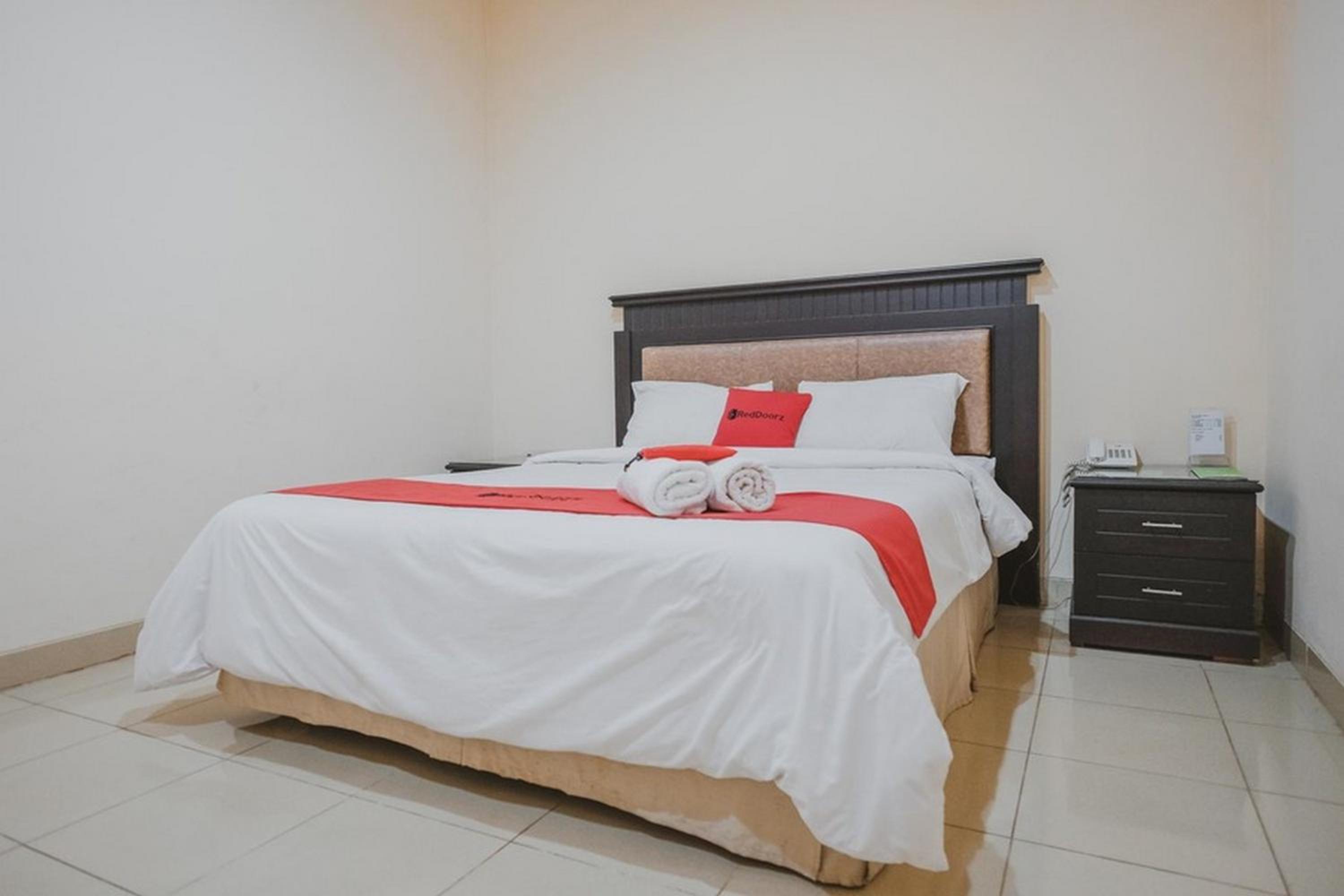 RedDoorz Premium @ Jalan Pal 10 Jambi view 3