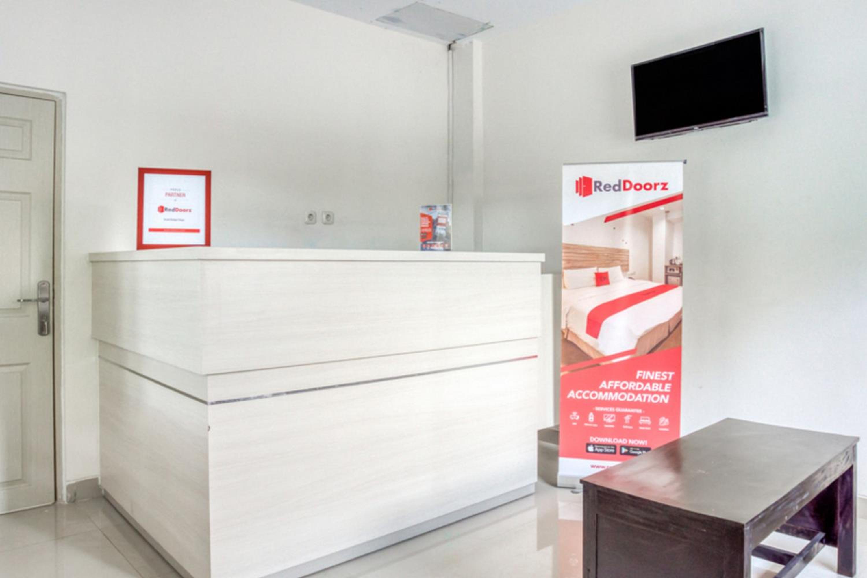 RedDoorz @ Plemburan Jakal 2 view 3