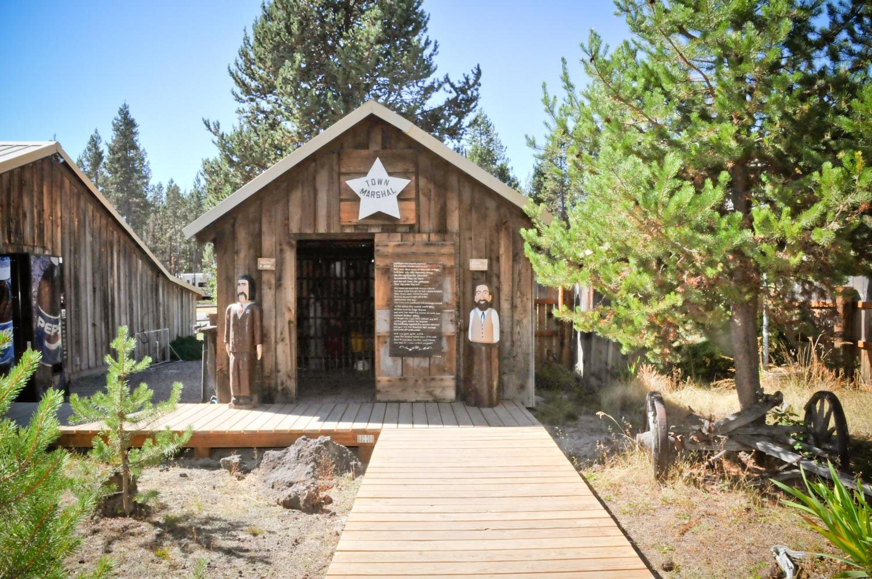 Bend-Sunriver Camping Resort Cottage 1