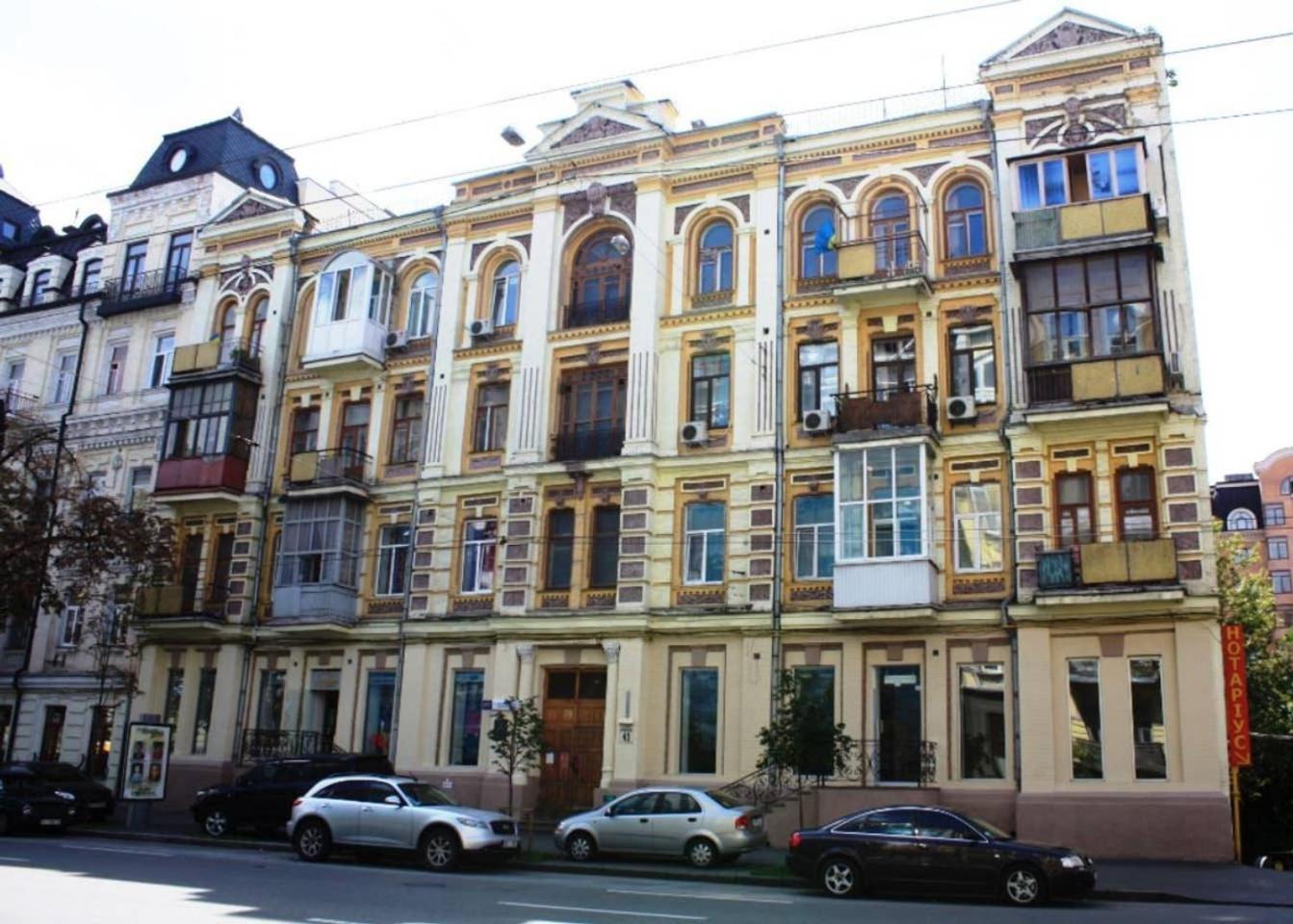 Kyiv Rouge Apartment