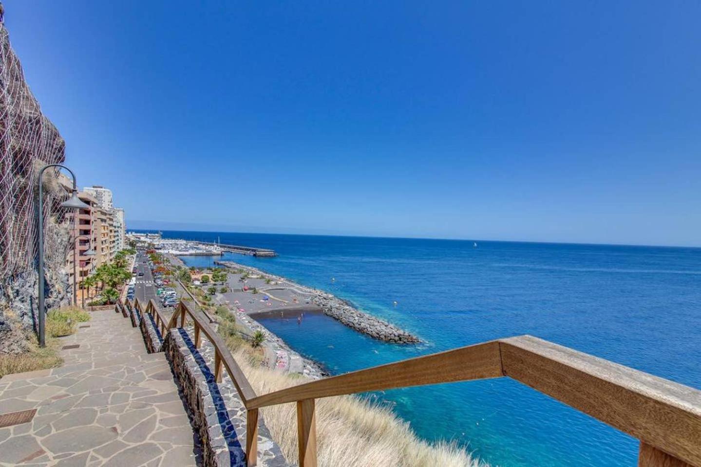 Magnific flat with panoramic sea views view 3