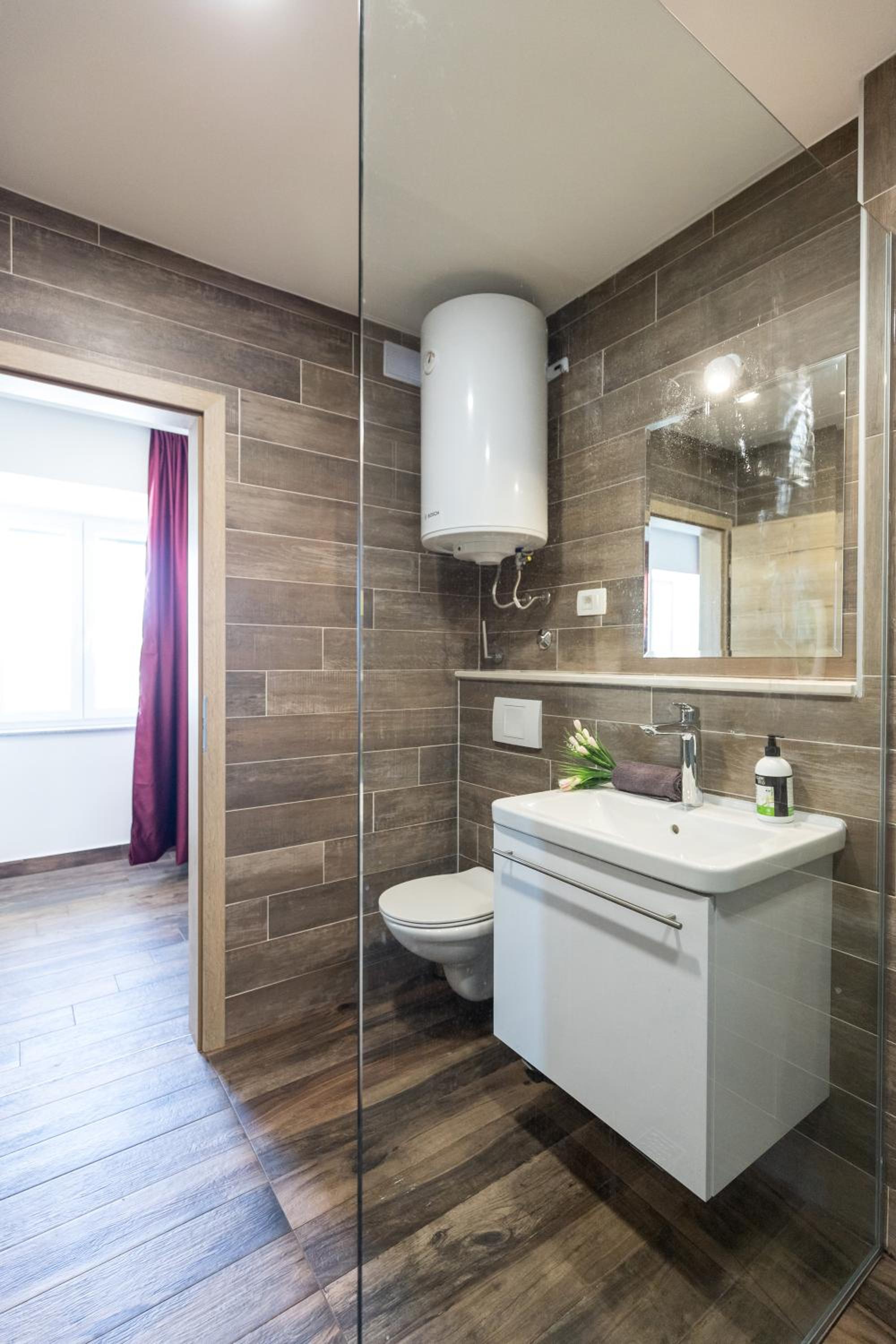 Apinelo Port Rooms en Split — bathroom