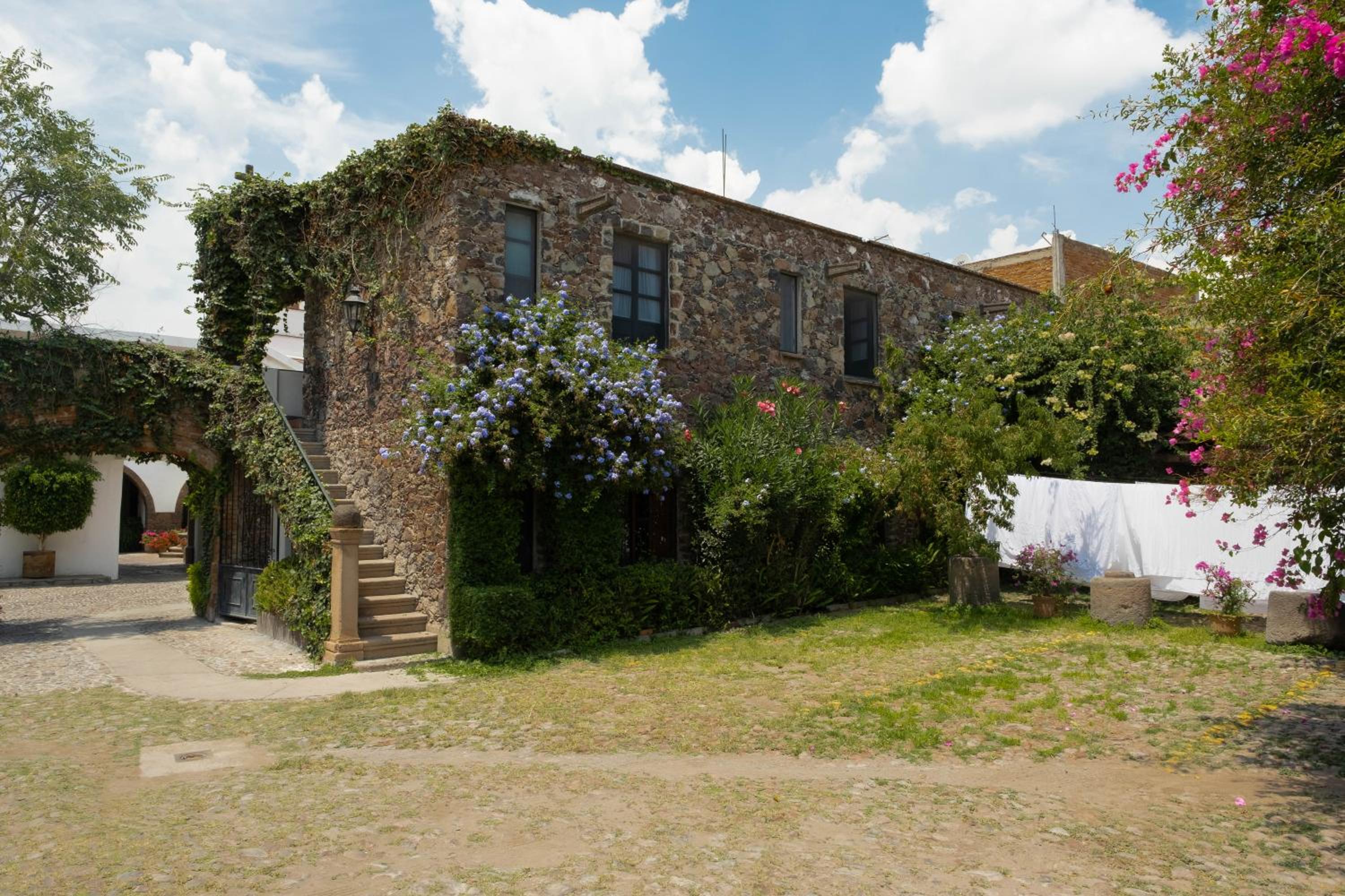 Hotel Layseca - Image 1