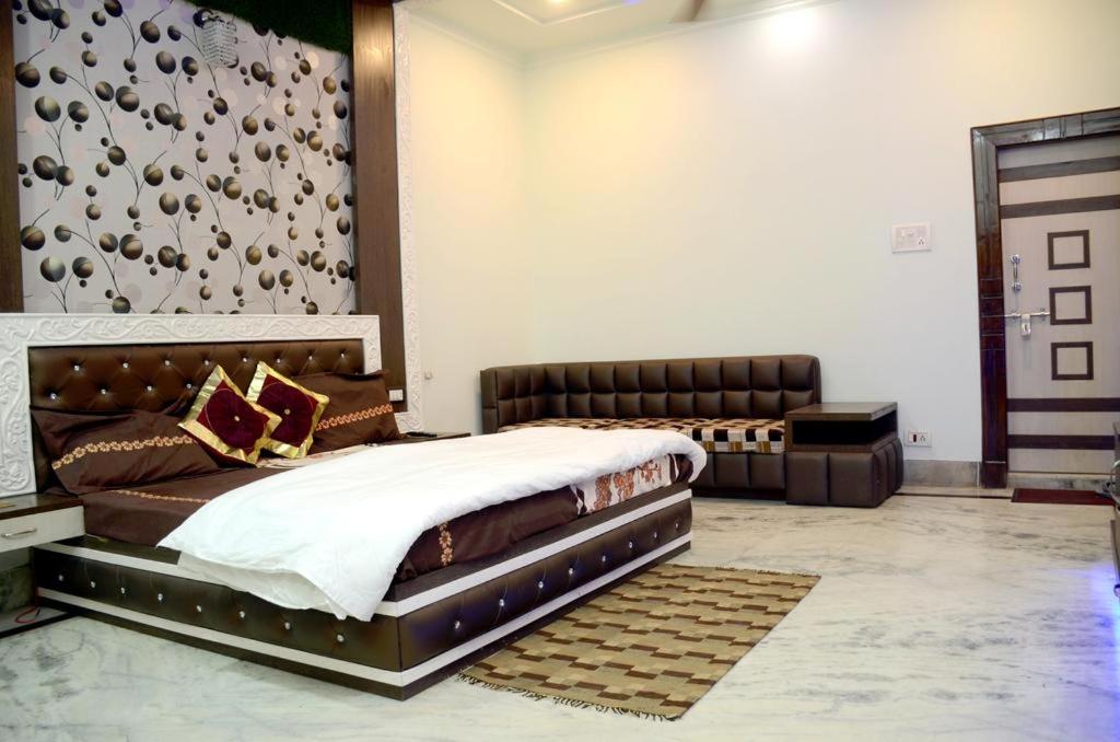 Taj Square A luxurious homestay