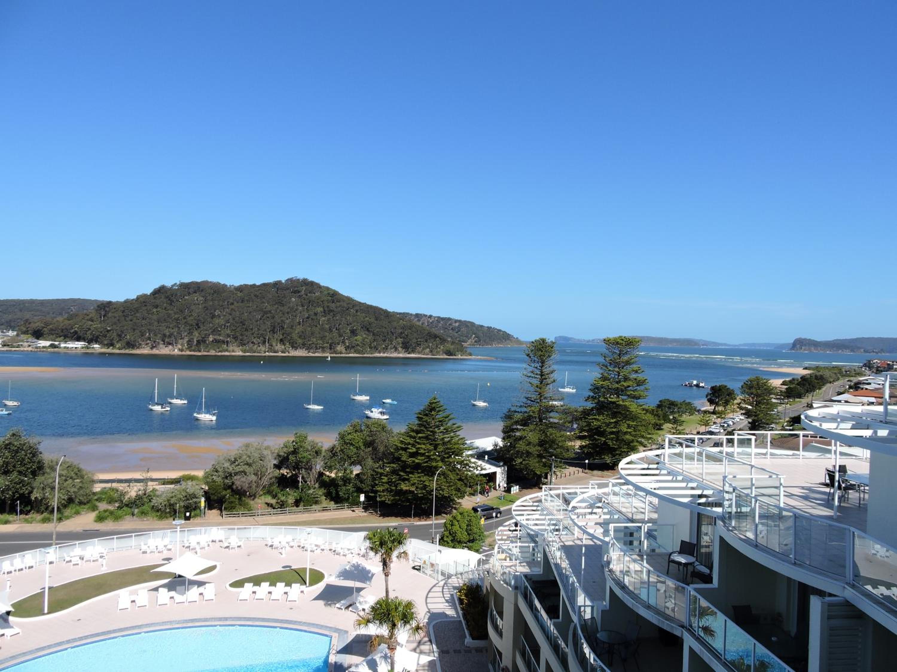 BASE Holidays - Ettalong Beach Premium Apartments