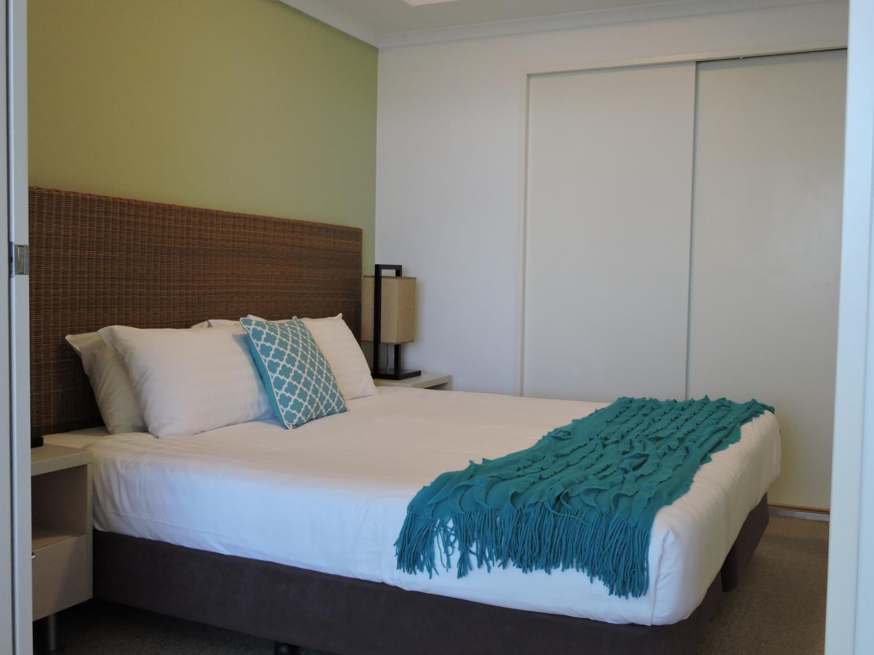 BASE Holidays - Ettalong Beach Premium Apartments