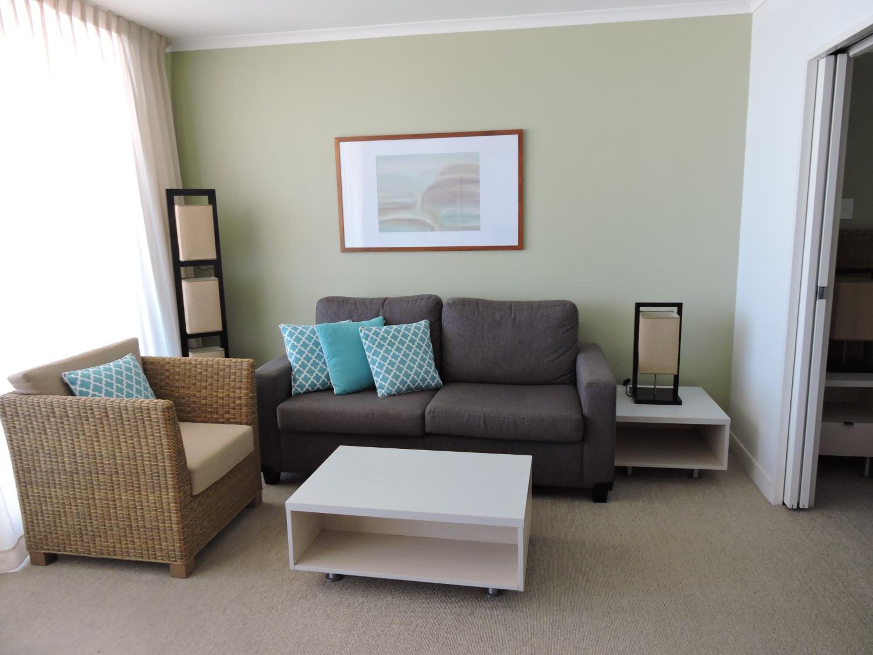 BASE Holidays - Ettalong Beach Premium Apartments