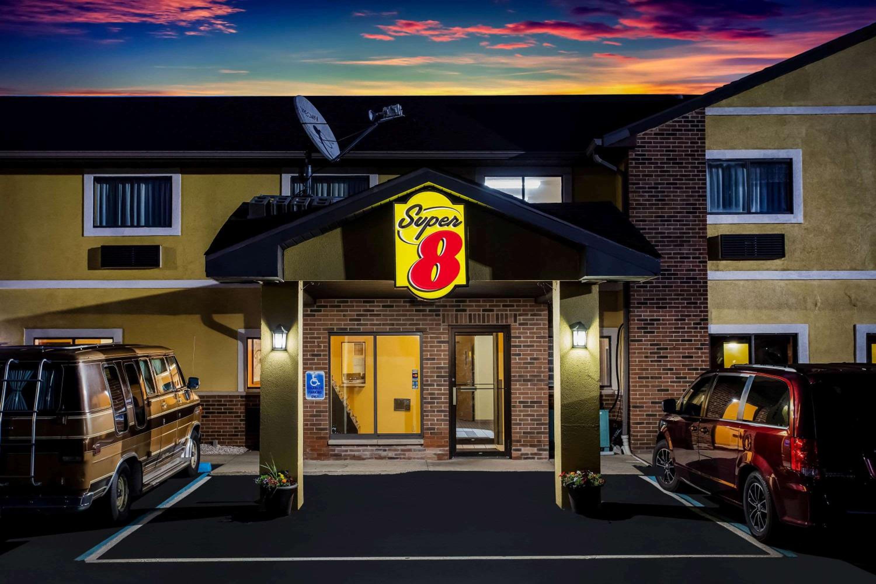 Crawfordsville Vacations - Super 8 by Wyndham Crawfordsville - Property Image 12