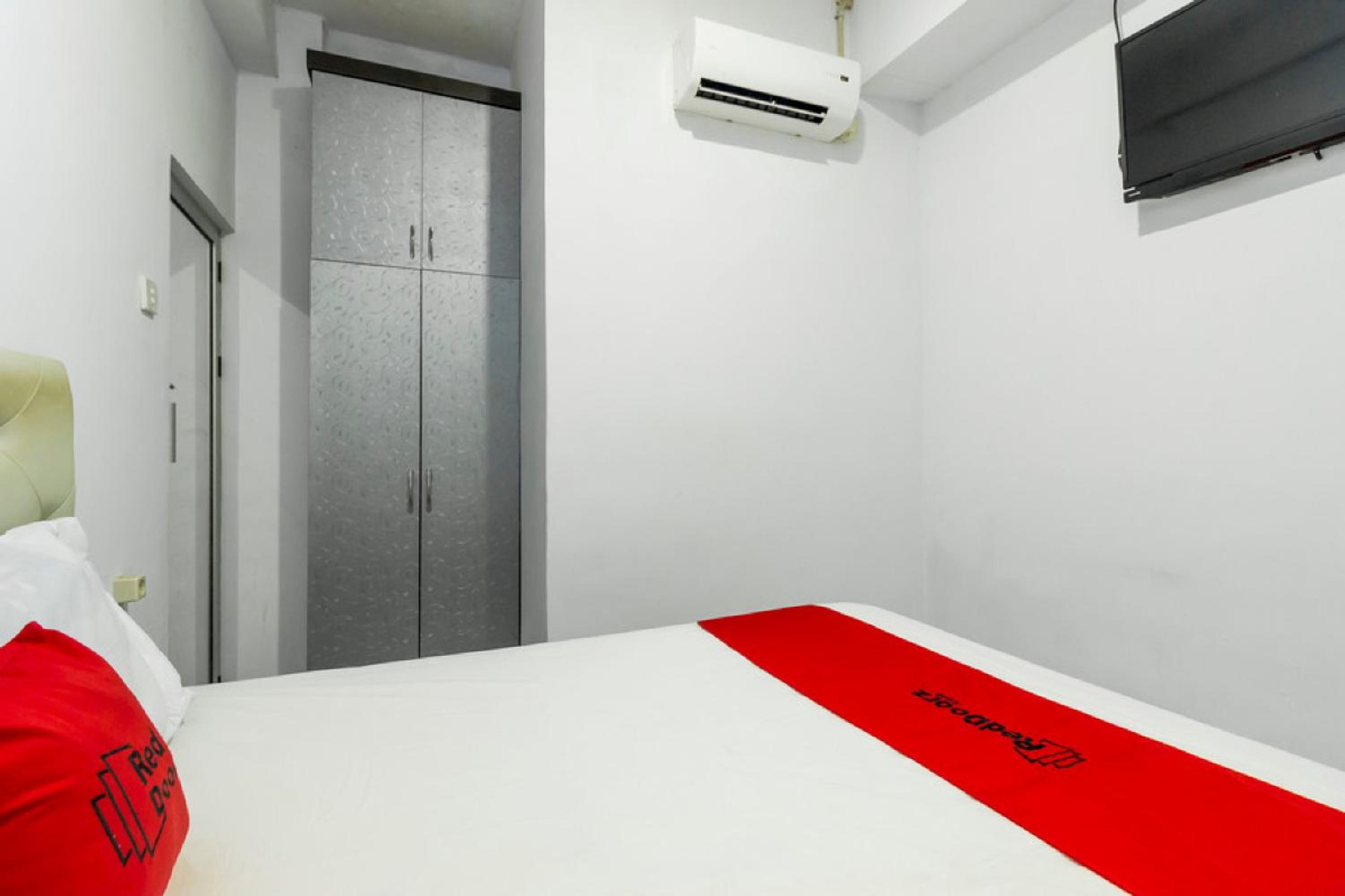 Reddoorz near Gajah Mada Plaza 2