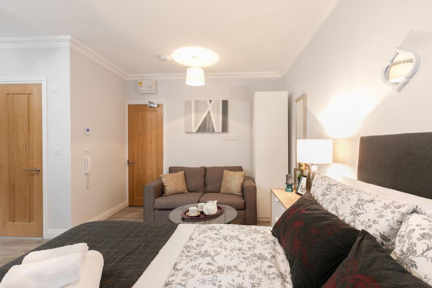 Berkshire Apartment 11Helena House LUX Studio Apartment view 2