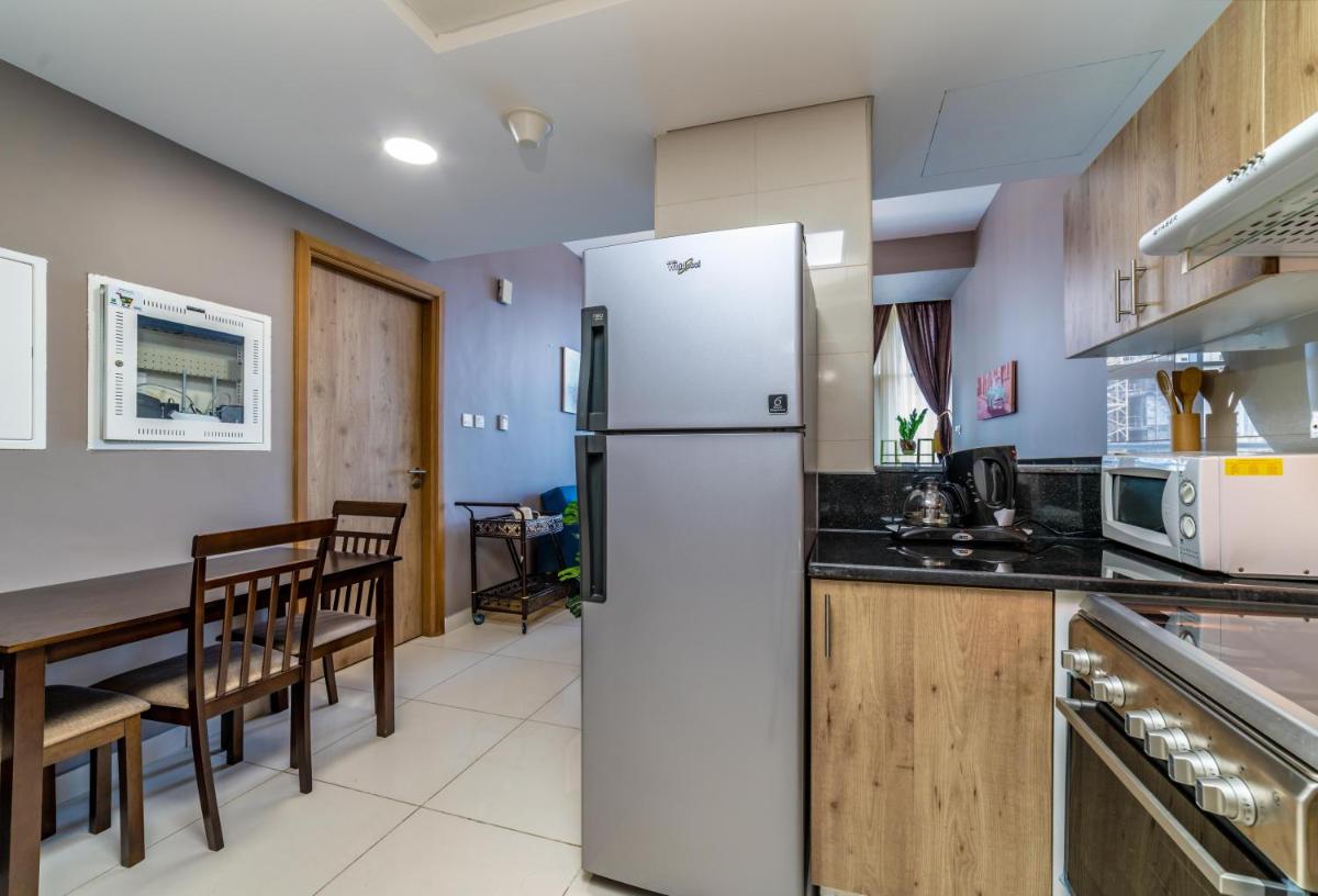 Golden Stay Vacation Homes continental tower marina