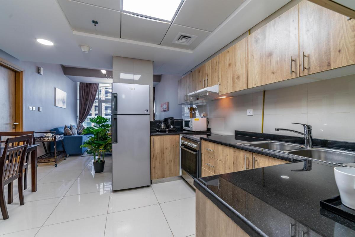Golden Stay Vacation Homes continental tower marina