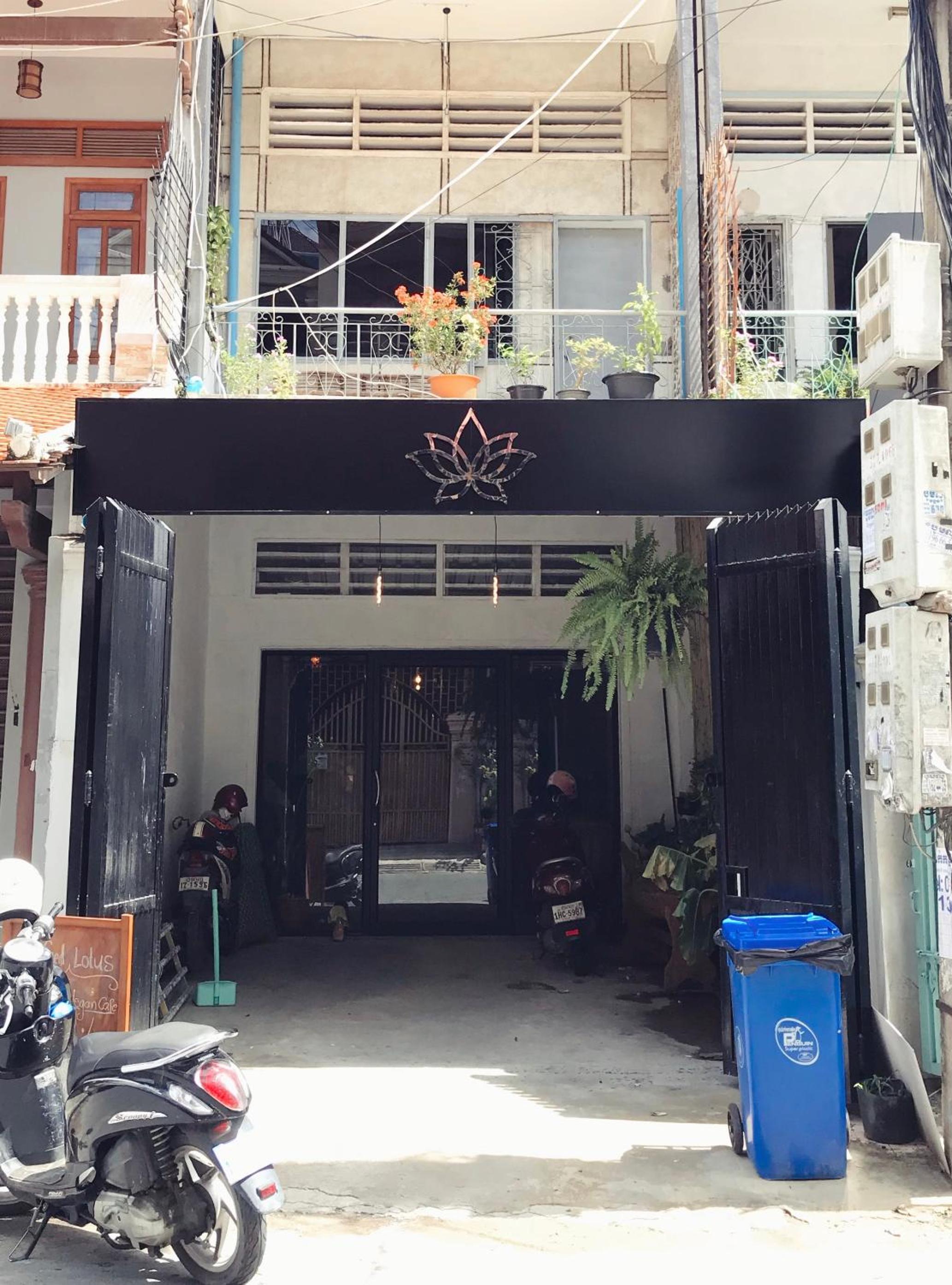 Sacred Lotus - Vegan Café X Hostel view 4