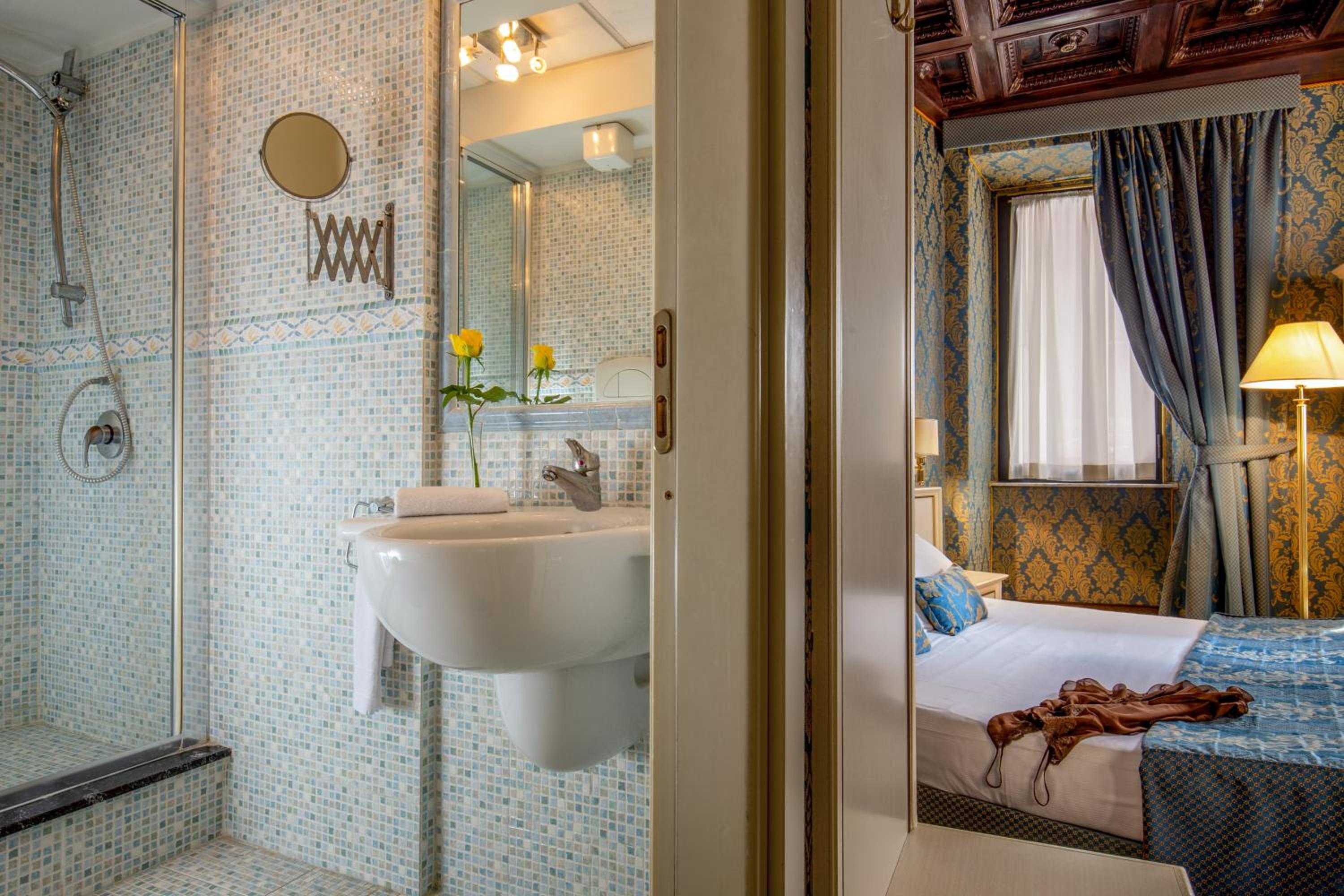 Residenza Canova Tadolini - Guesthouse