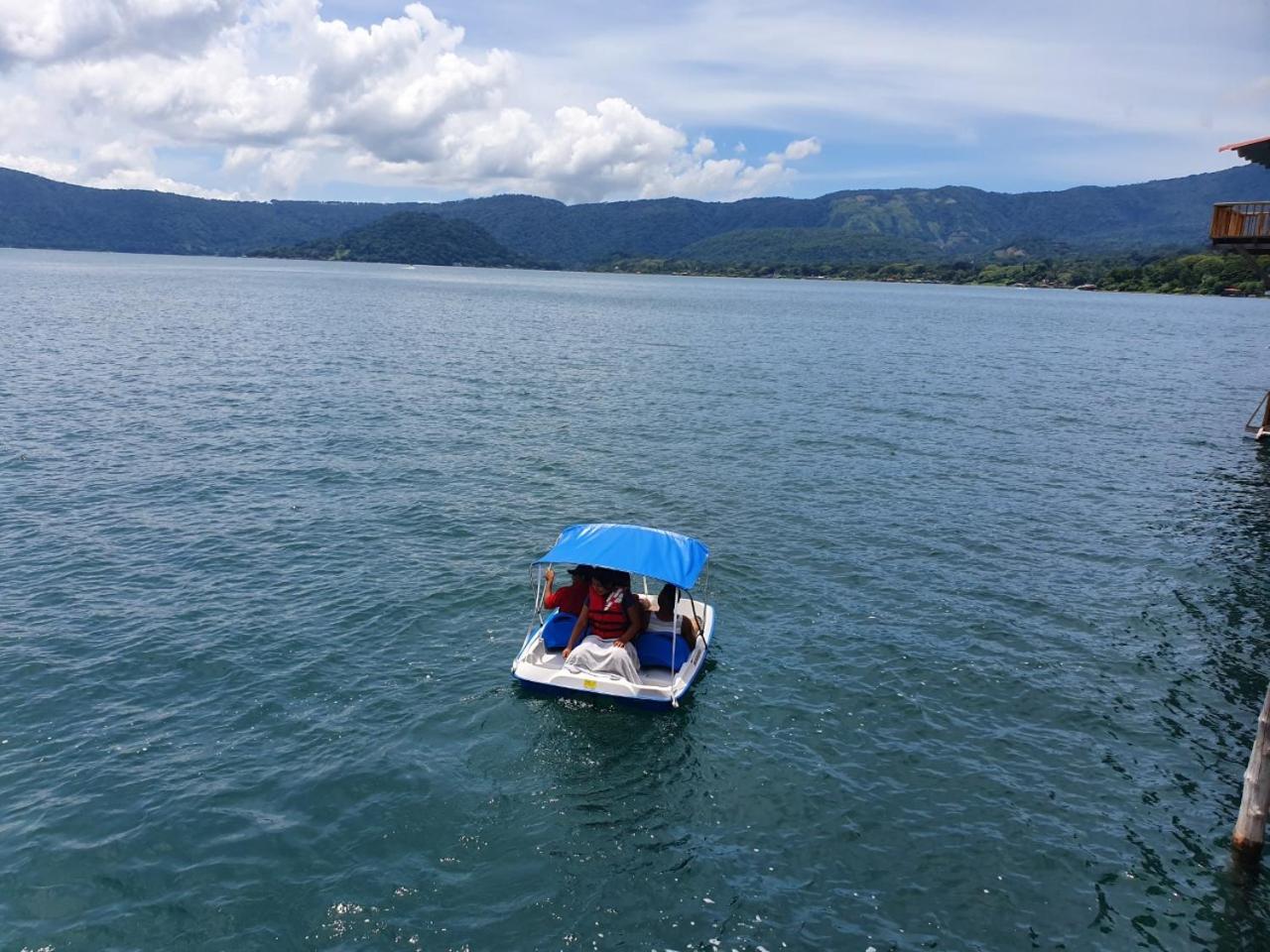 Captain Morgan Hostel Lake Coatepeque