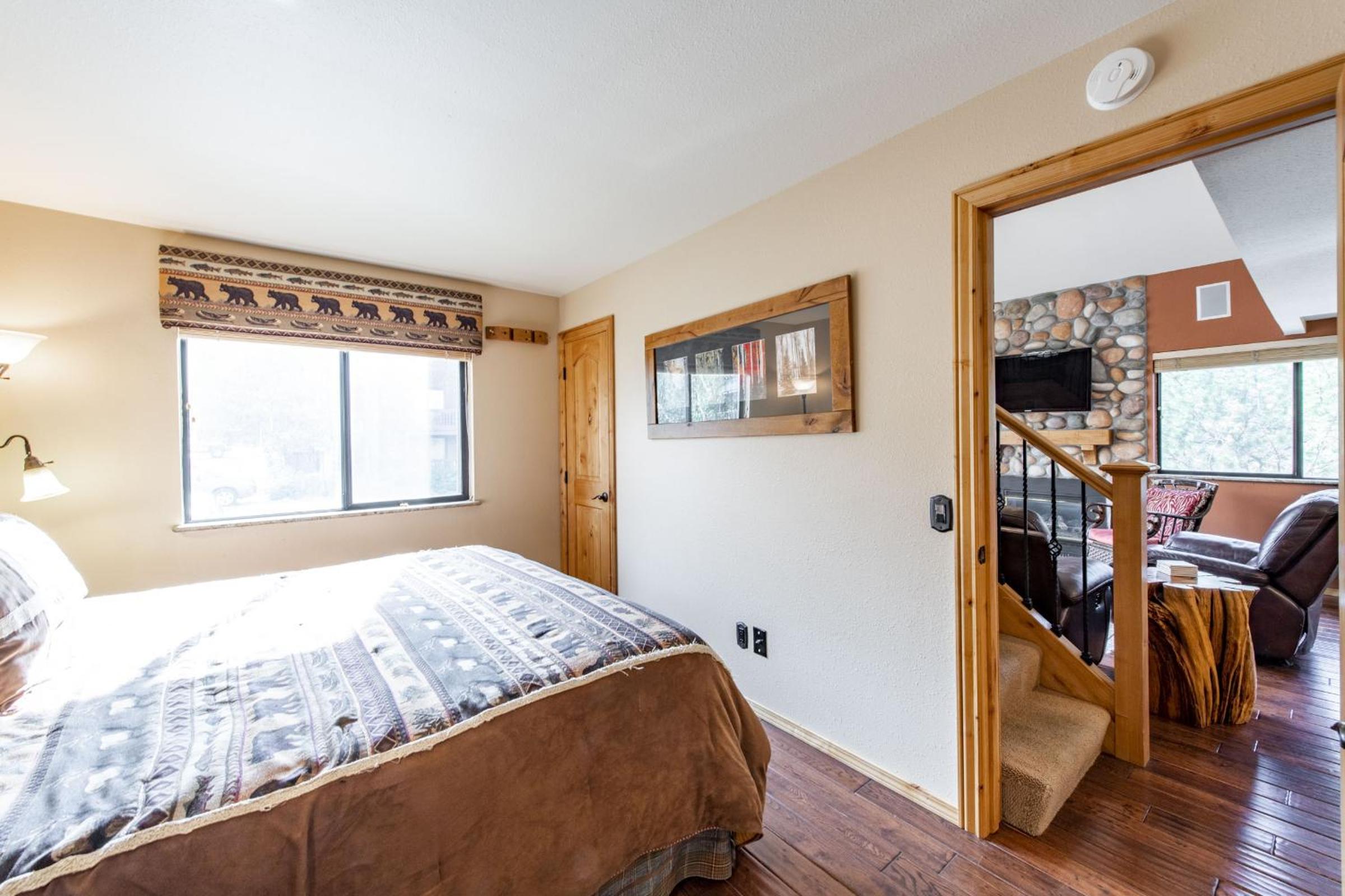 Red Pine Condominiums by All Seasons Resort Lodging view 3